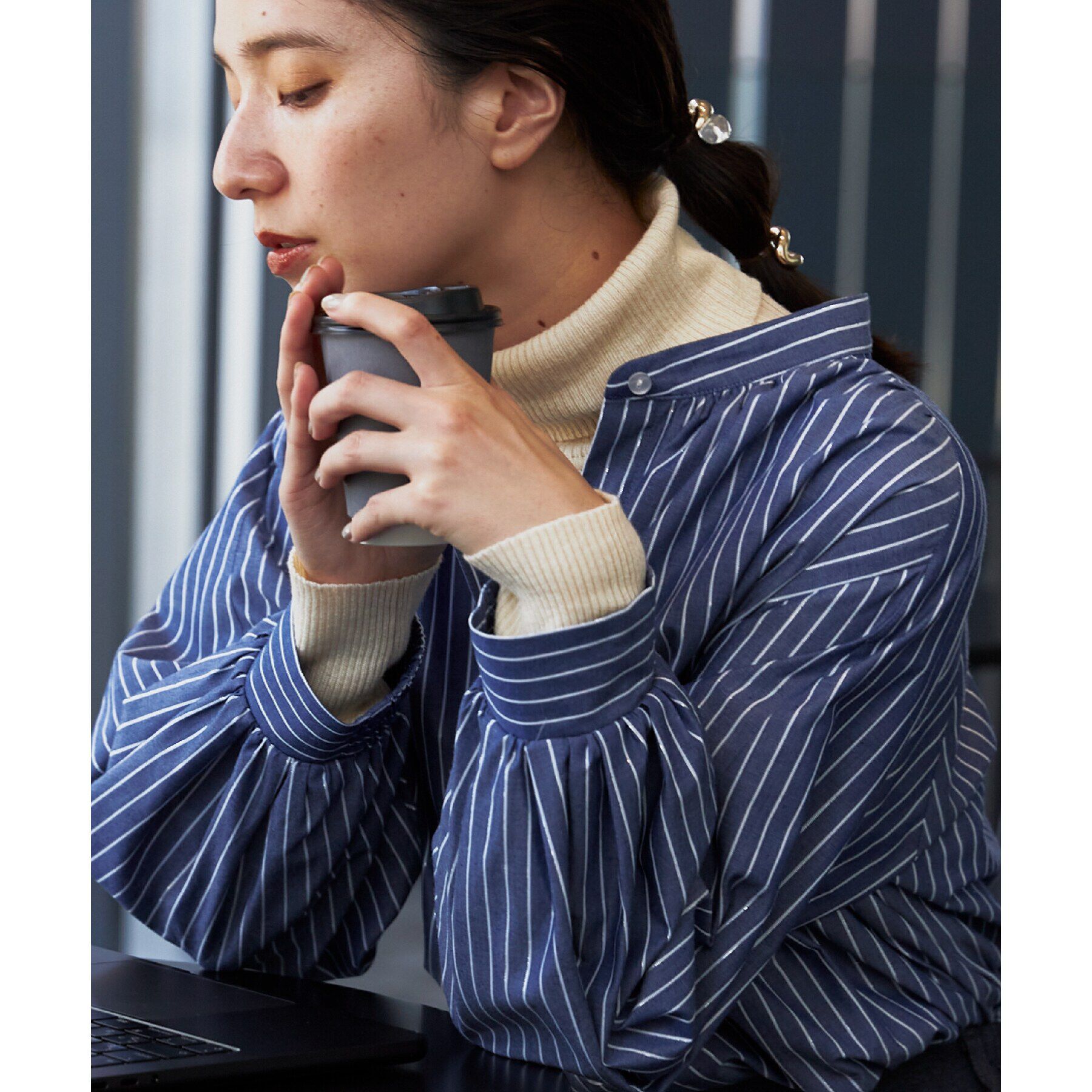 THE SHOP TK「【着映え/洗濯機OK/クラシカルに】ラメストライプシャツ」|シャツ・ブラウス|