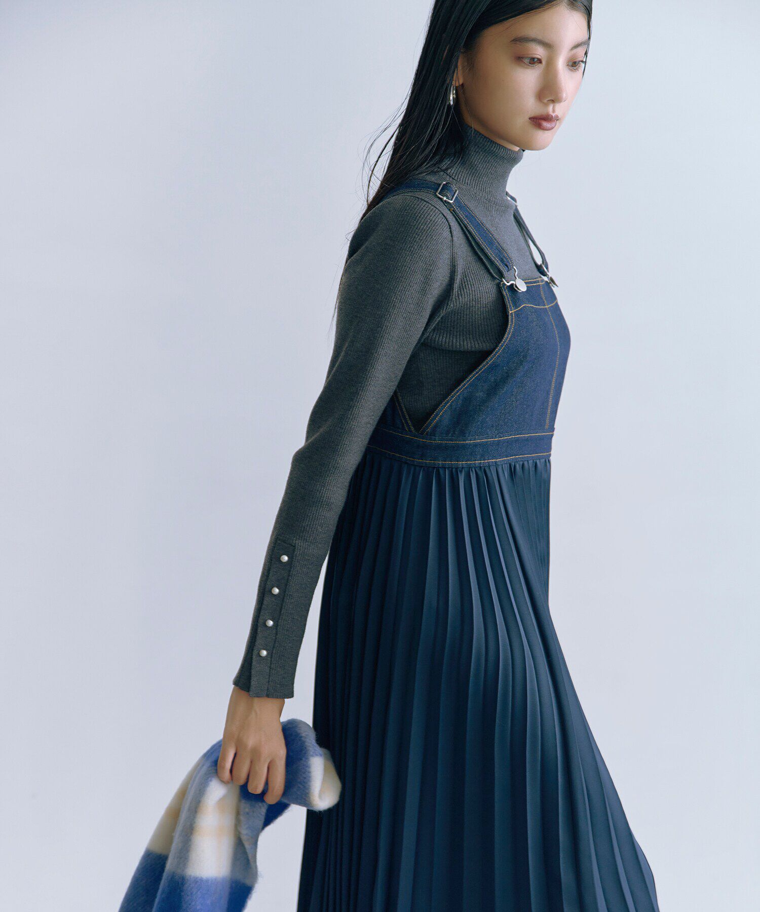  「パールボタンタートルネックニット《WEB限定商品》」|ニット・セーター|グレー1