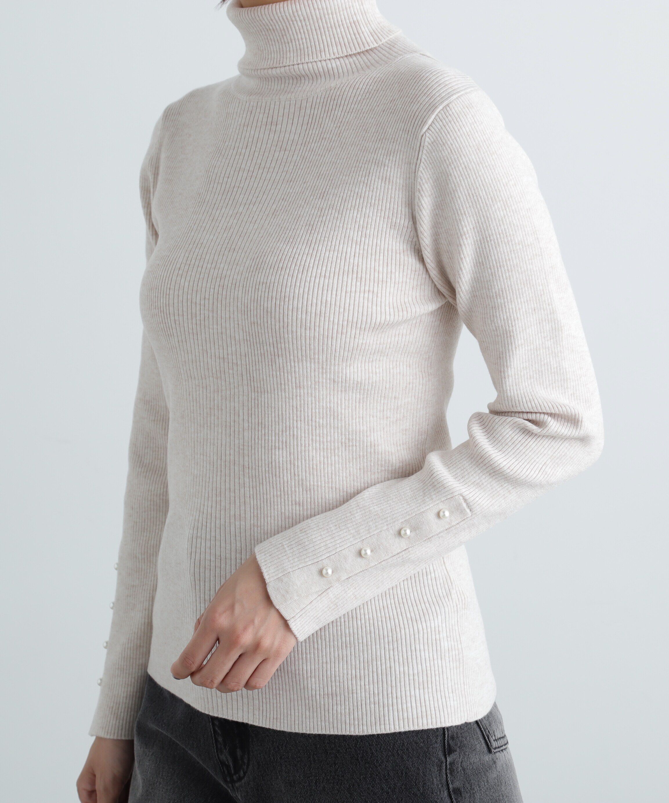  「パールボタンタートルネックニット《WEB限定商品》」|ニット・セーター|