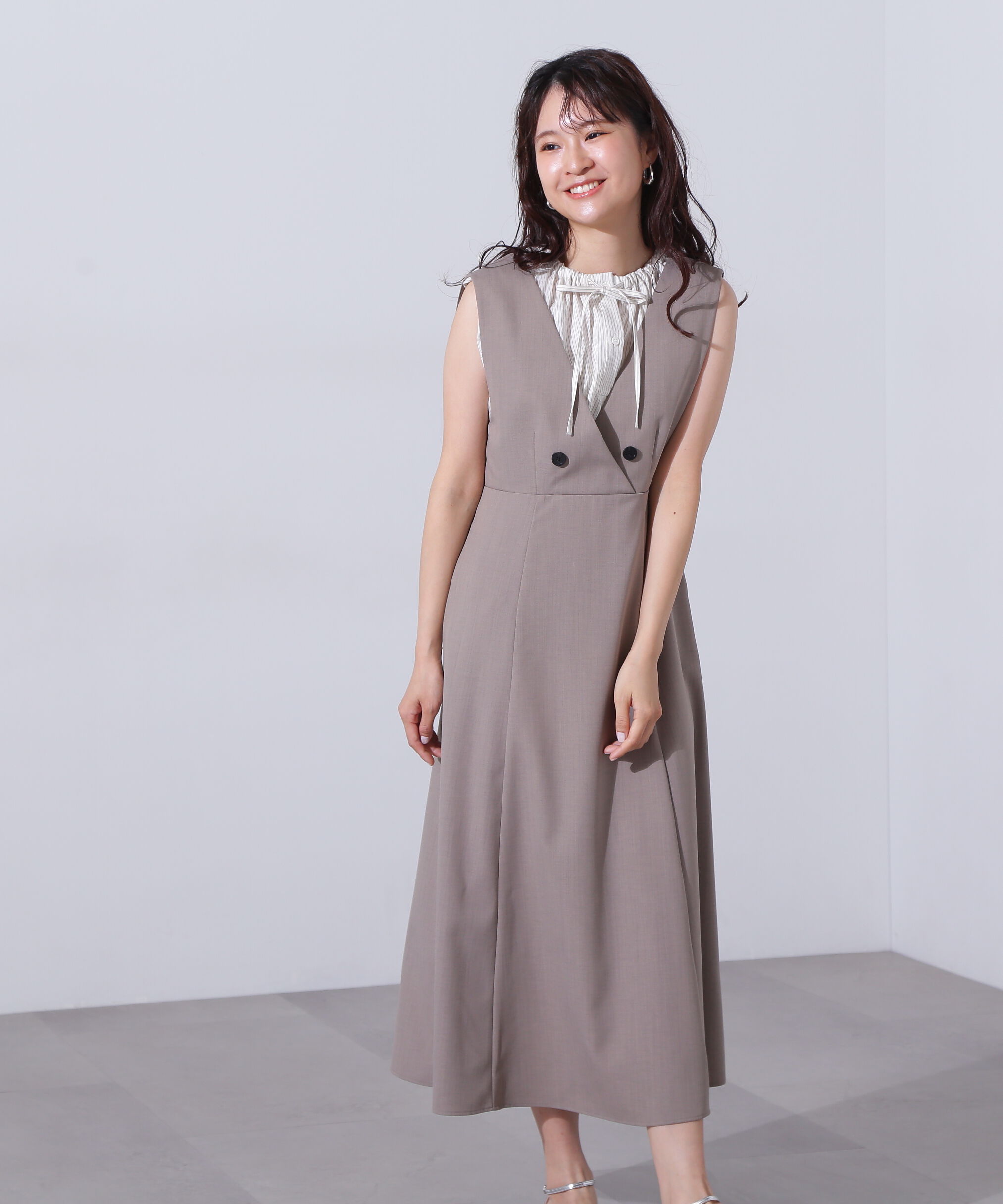  「Vネックフレアジャンパースカート」|ワンピース|モカベージュ