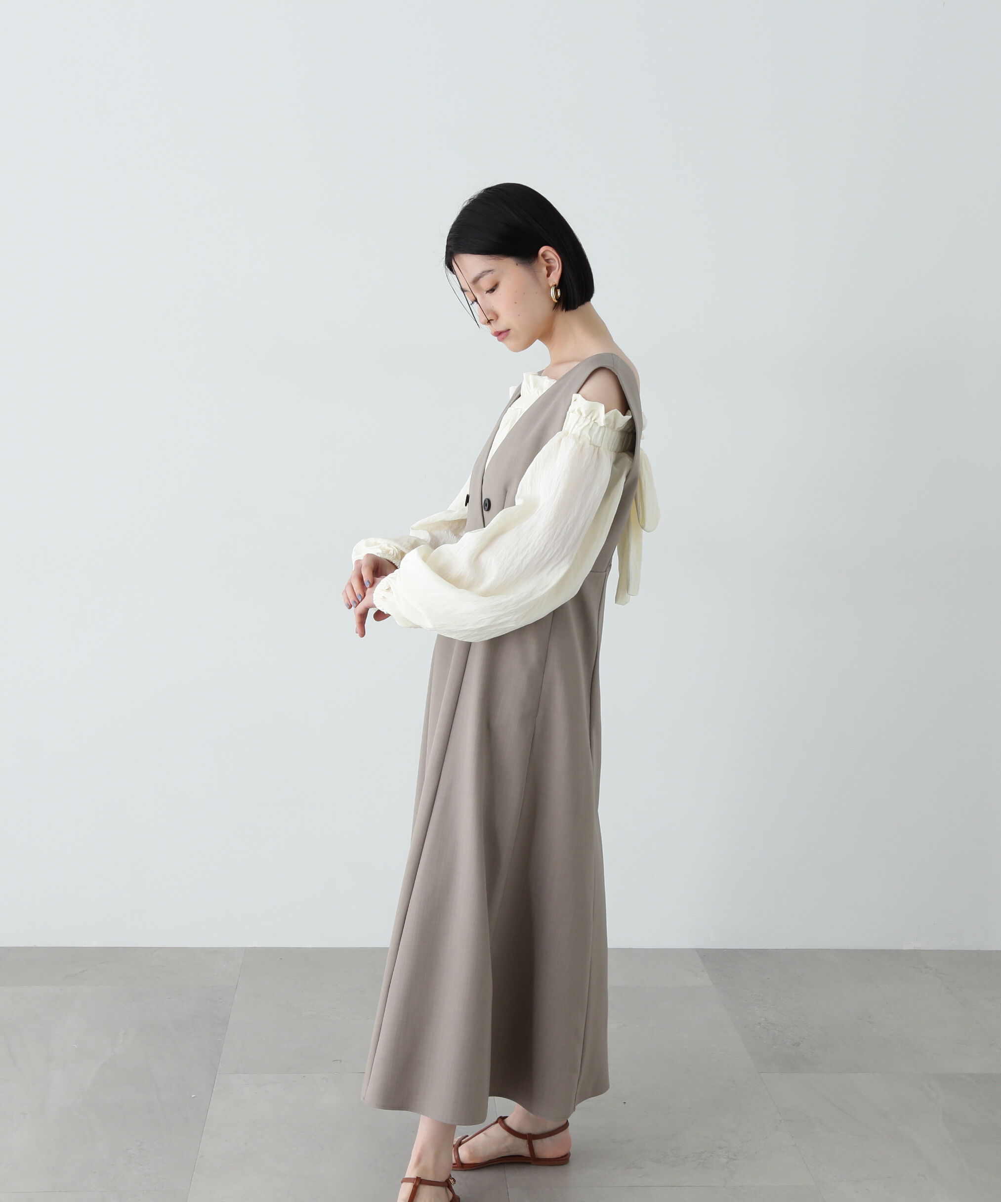  「Vネックフレアジャンパースカート」|ワンピース|