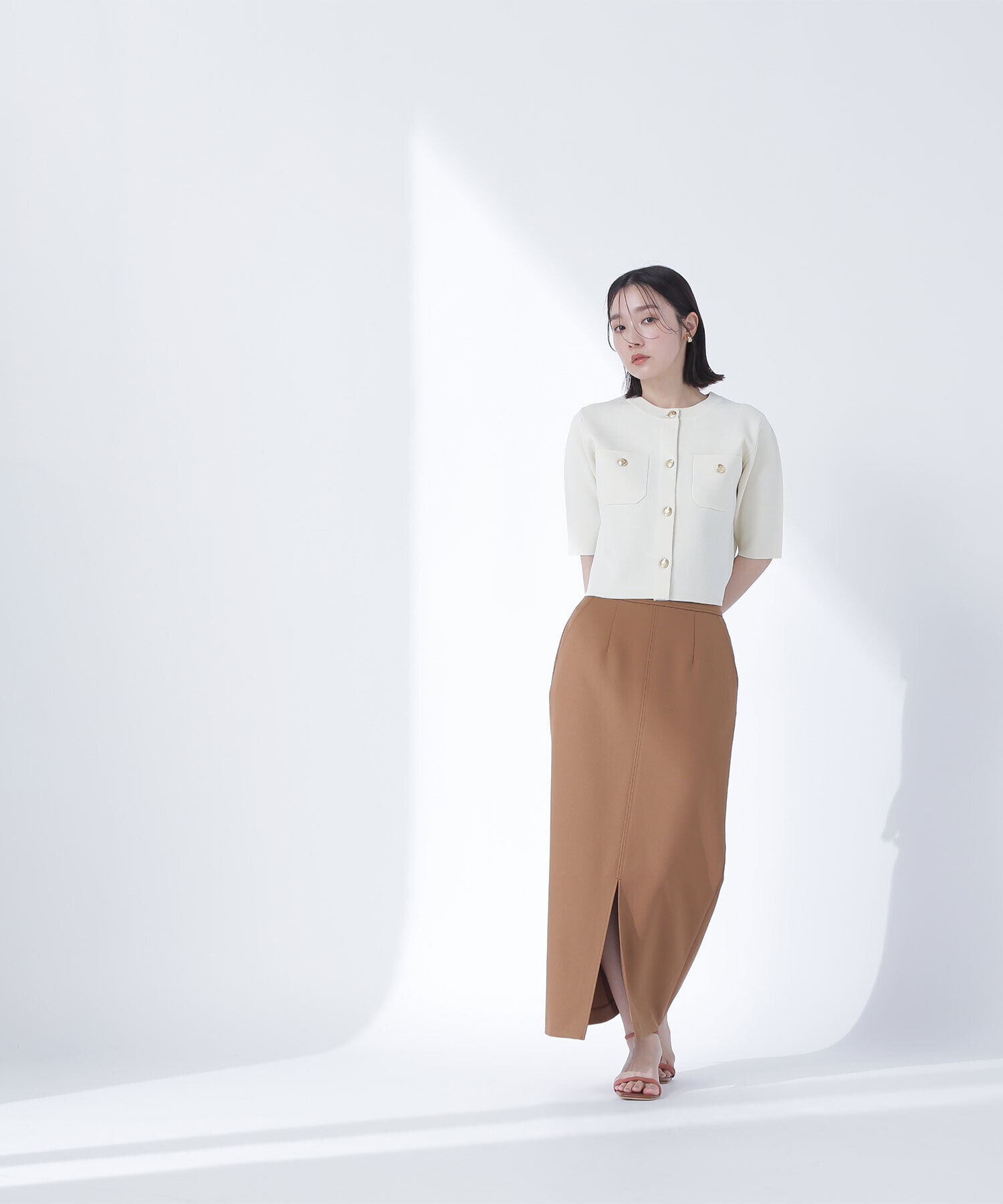  「エンブレムボタンニットジャケット半袖」|ニット・セーター|