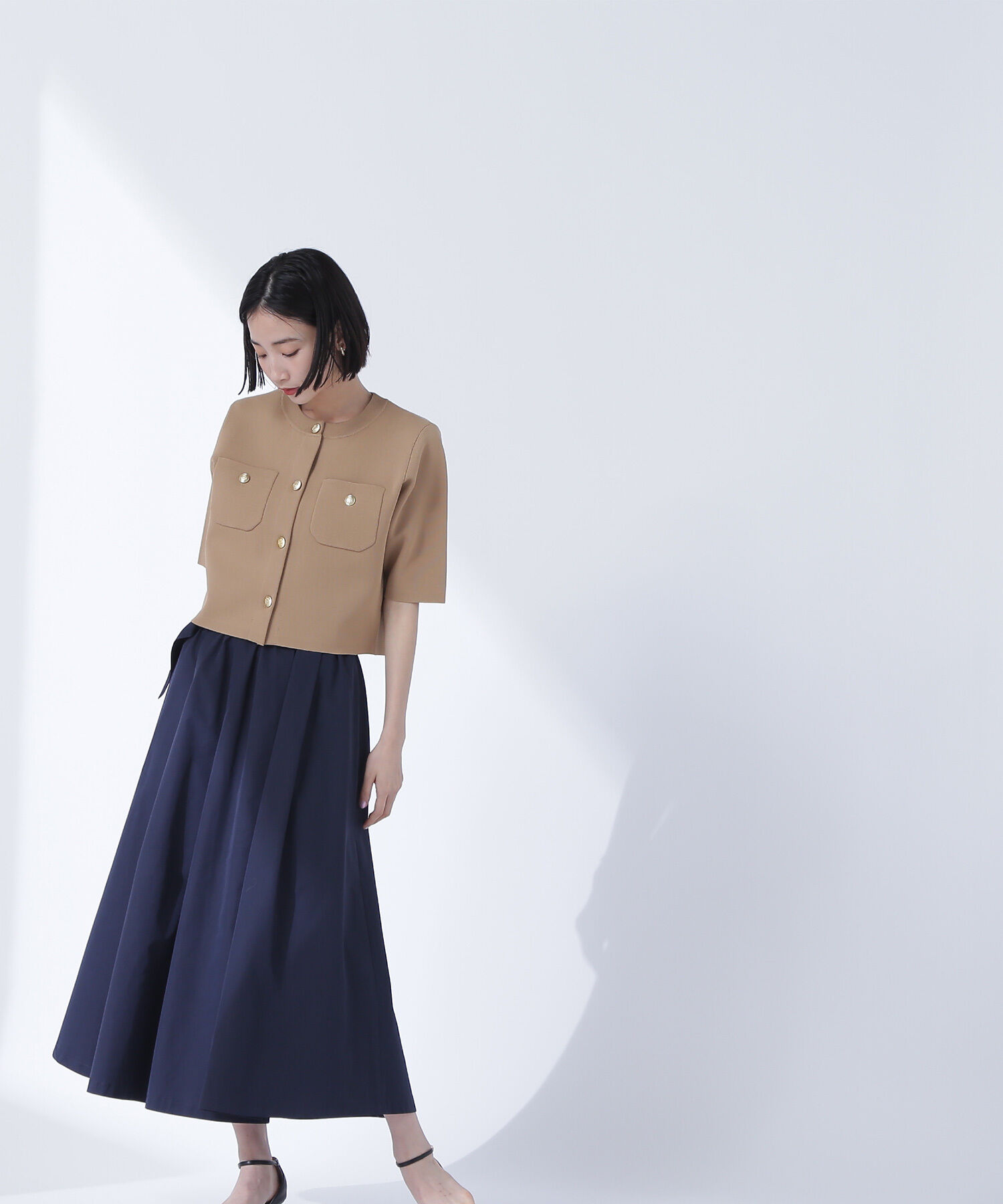  「エンブレムボタンニットジャケット半袖」|ニット・セーター|