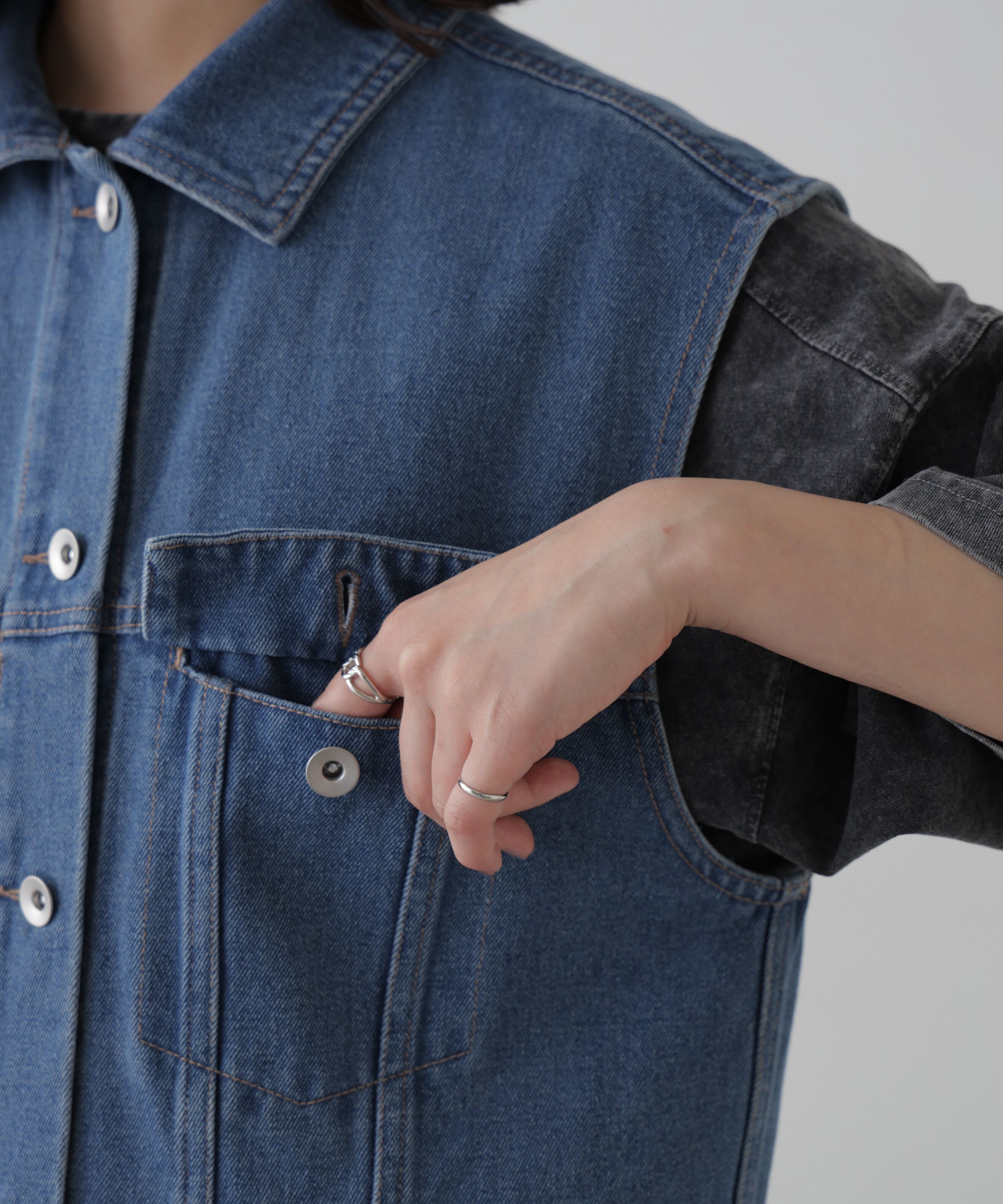  「ミドル丈デニムベスト」|ブルゾン・スタジャン|