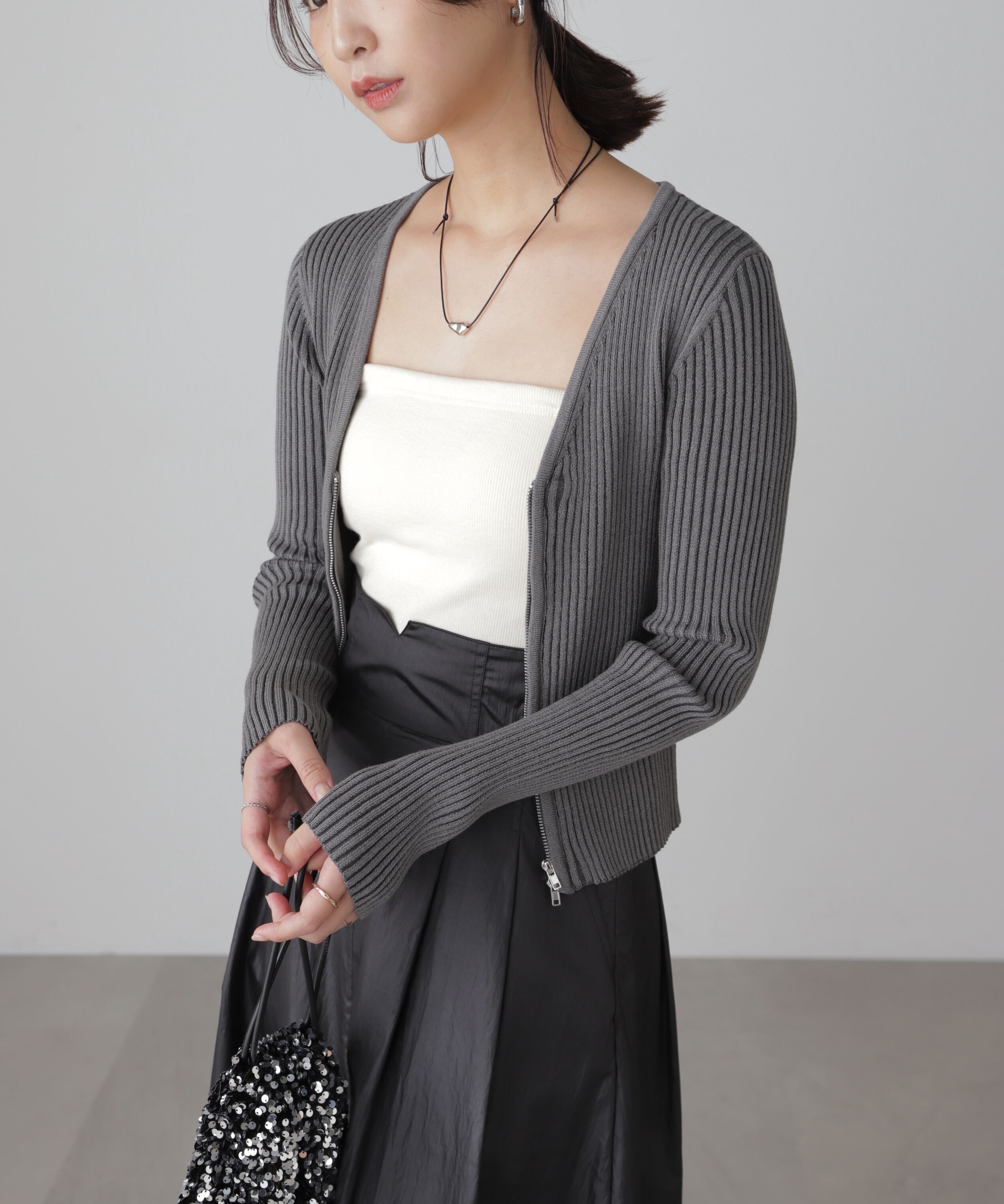  「フロントジップリブVネックニット」|ニット・セーター|チャコールグ