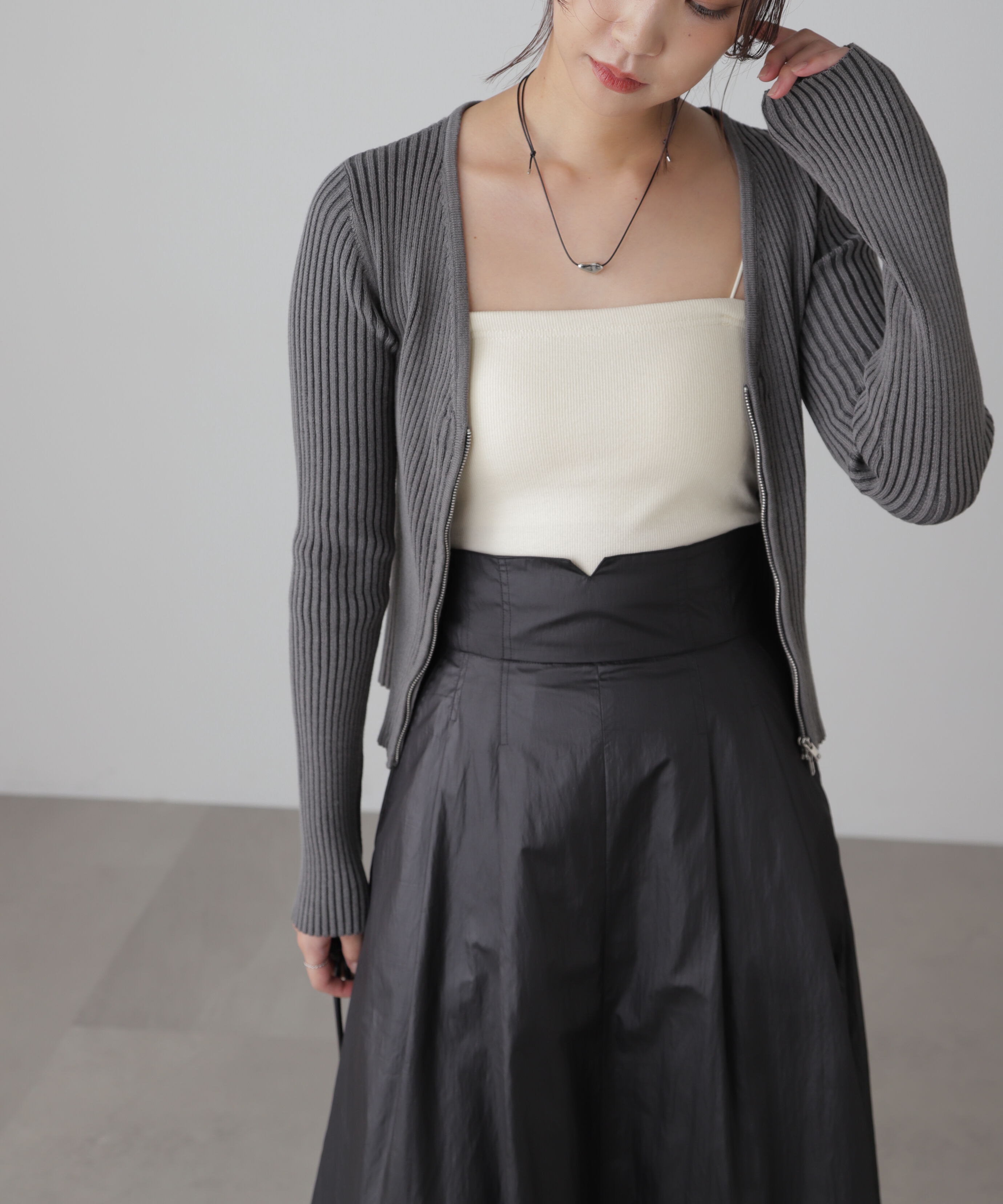  「フロントジップリブVネックニット」|ニット・セーター|