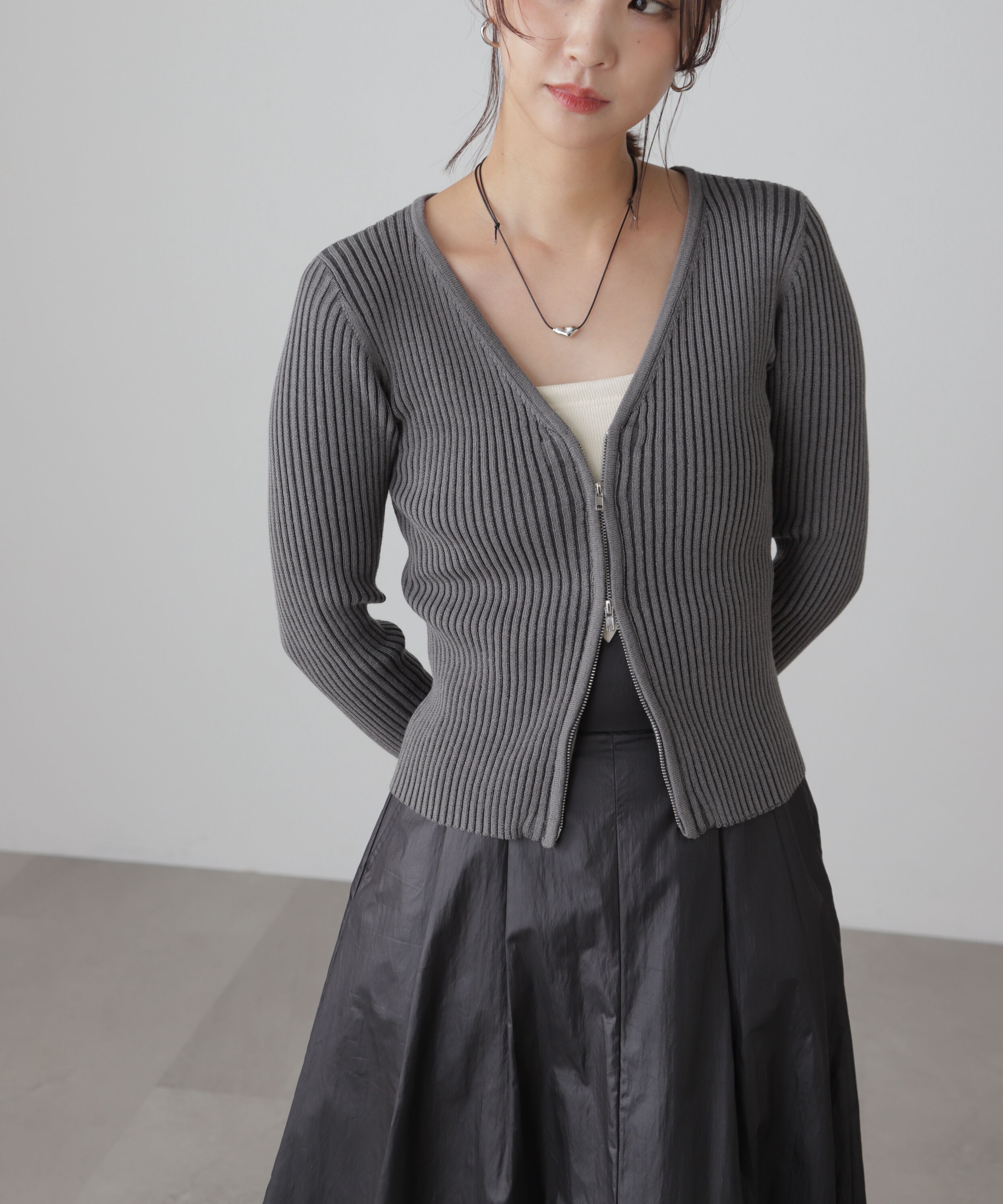  「フロントジップリブVネックニット」|ニット・セーター|