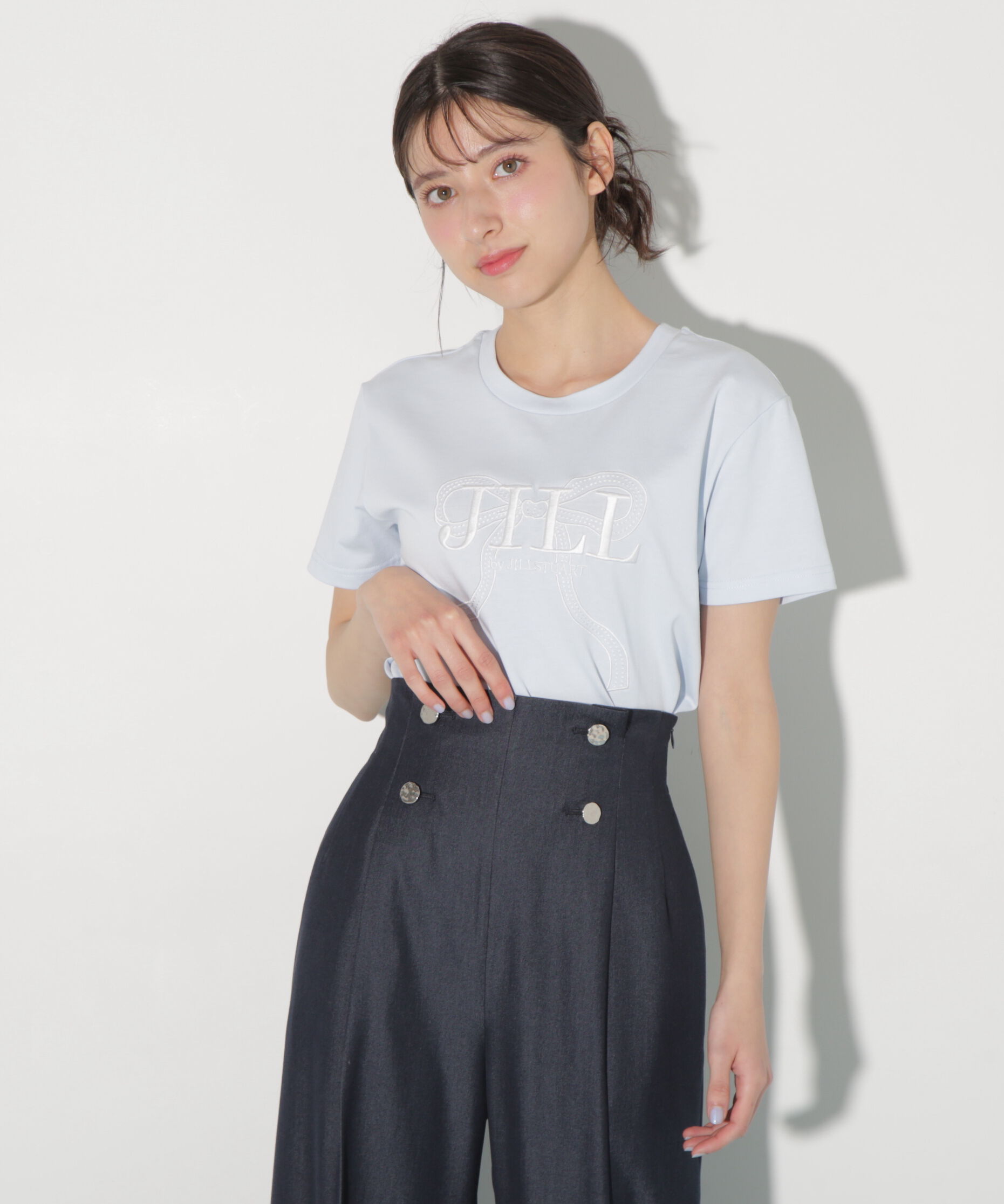  「ビッグリボンロゴ刺繍Tシャツ」|Tシャツ・カットソー|