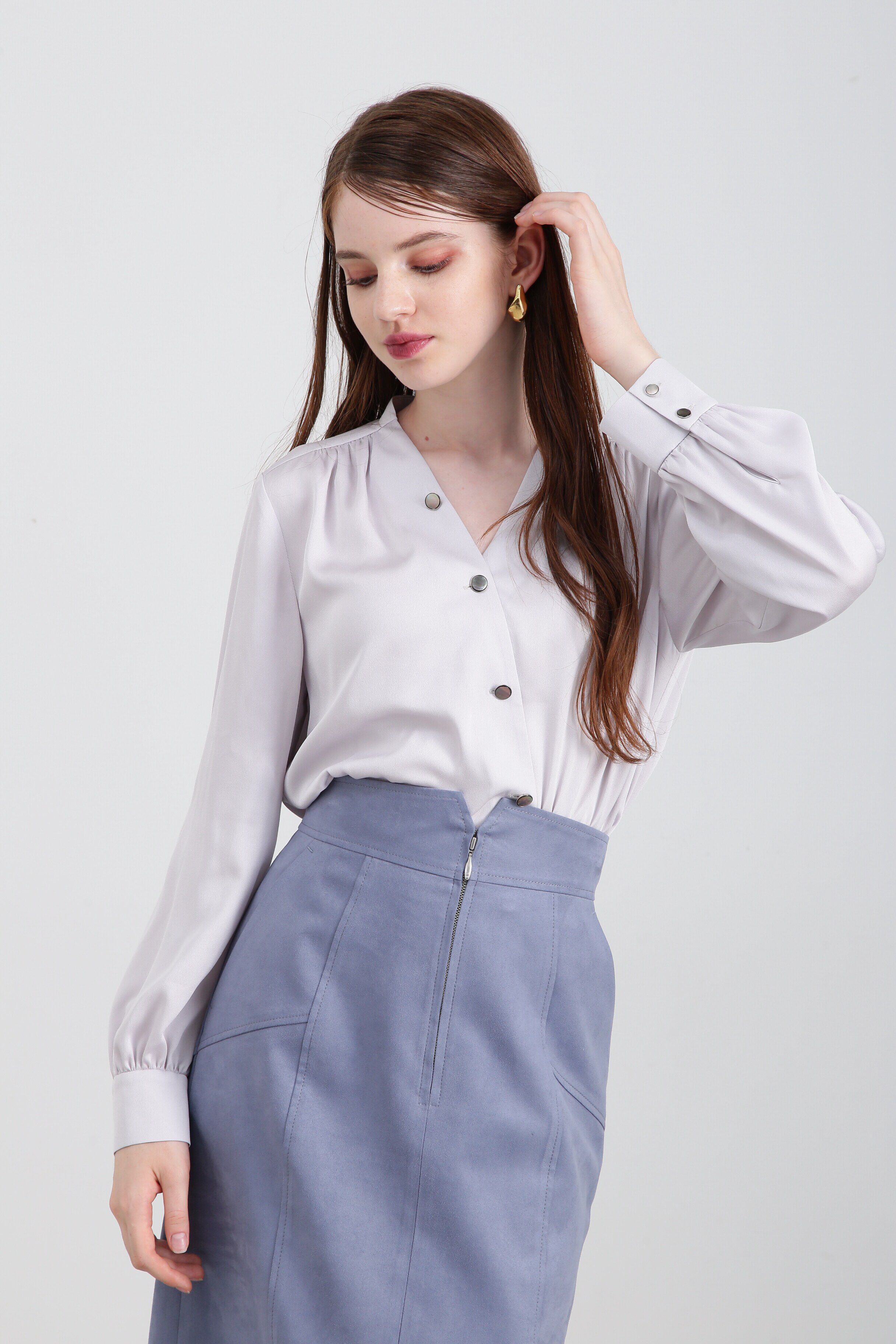  「◆Ｖネックボタンブラウス」|シャツ・ブラウス|グレー