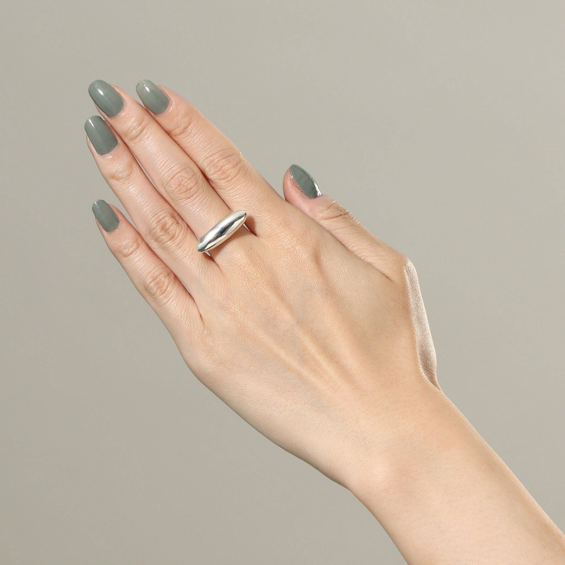 COCOSHNIK ONKITSCH「シルバー オーバルモチーフ ラージリング」|リング|