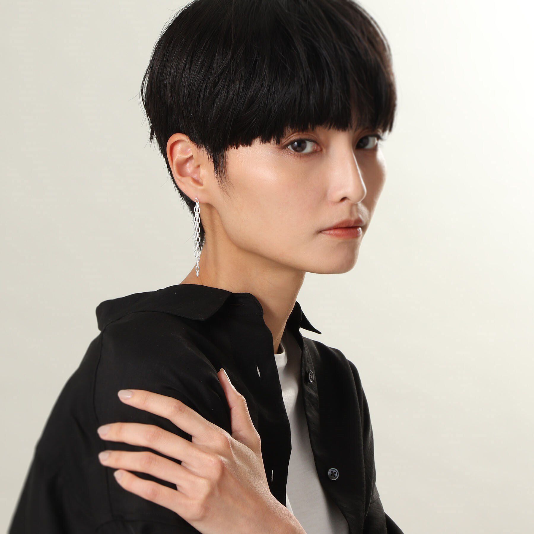 COCOSHNIK ONKITSCH「シルバー ニュアンスチェーン ダブルストレートピアス」|ピアス|