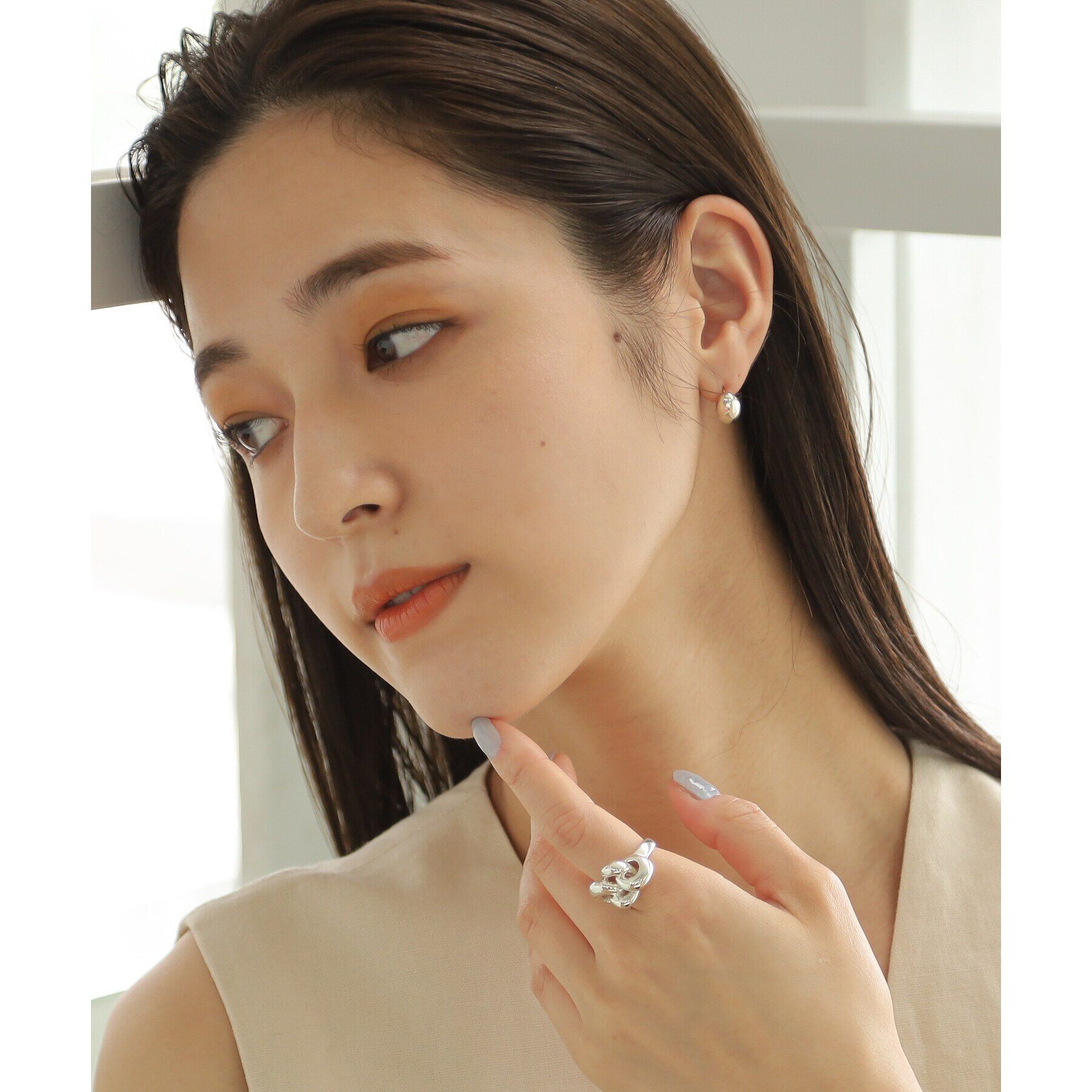 COCOSHNIK ONKITSCH「シルバー オーバルモチーフ スタッドピアス」|ピアス|