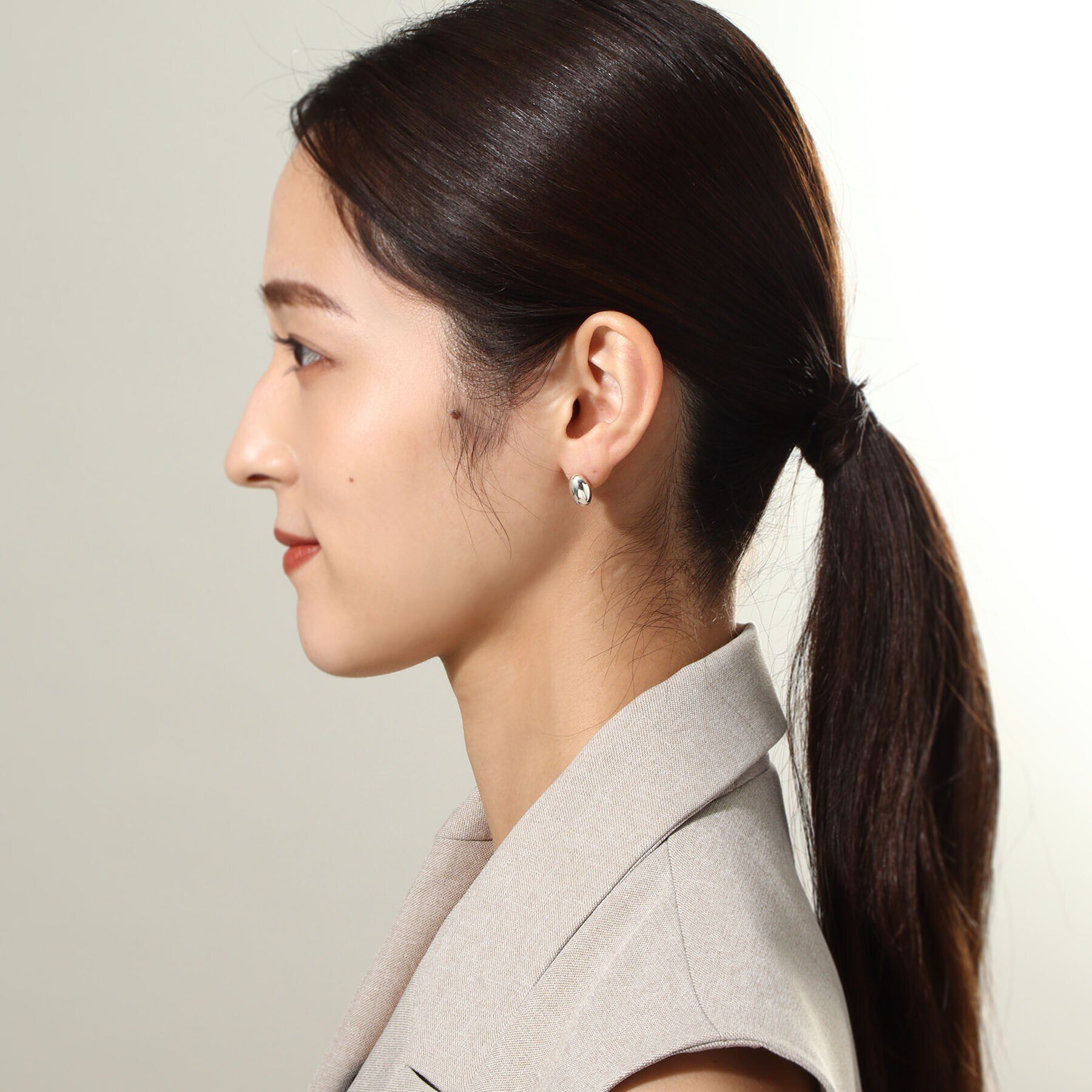 COCOSHNIK ONKITSCH「シルバー オーバルモチーフ スタッドピアス」|ピアス|