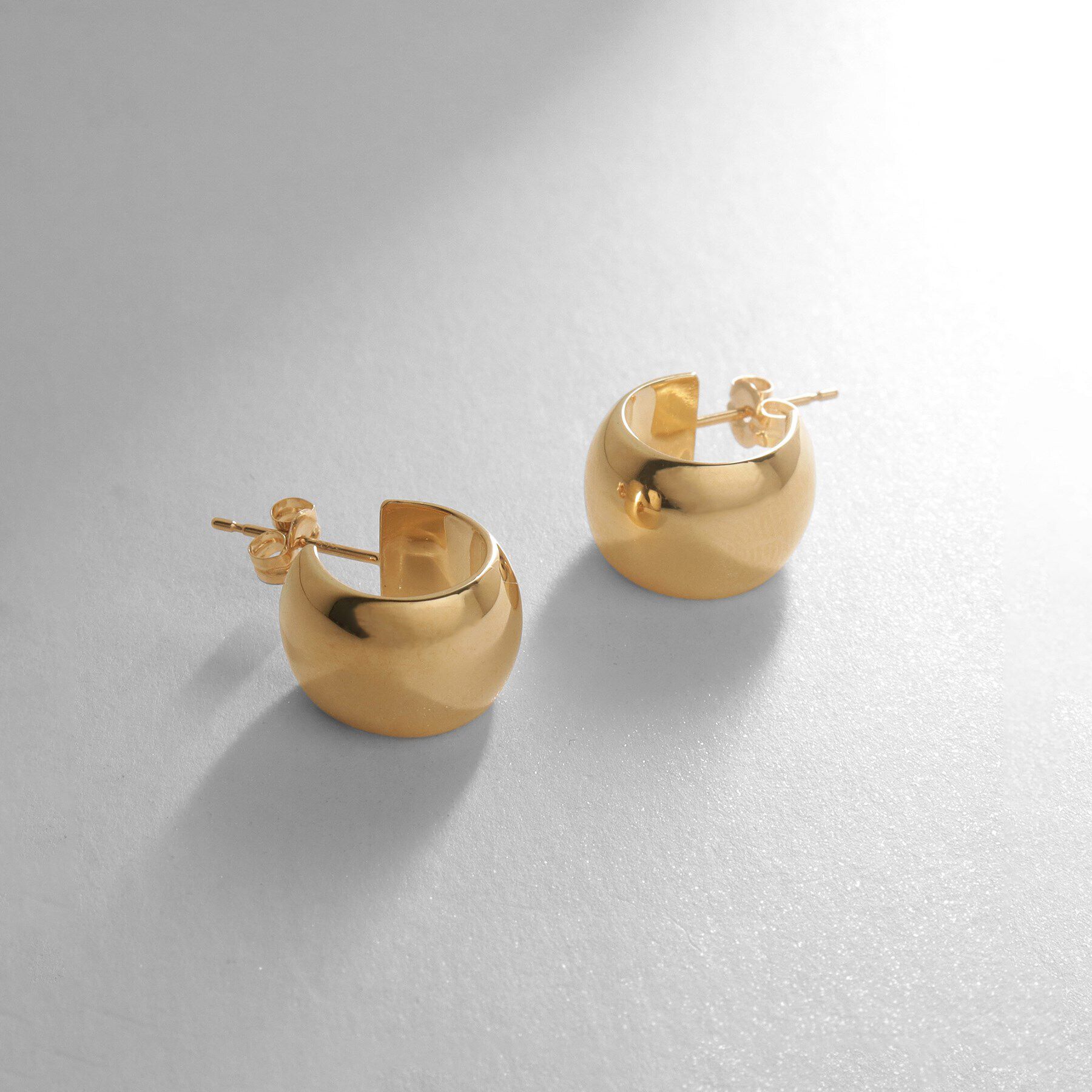 COCOSHNIK「K10中空平甲フープ スタッドピアス」|ピアス|