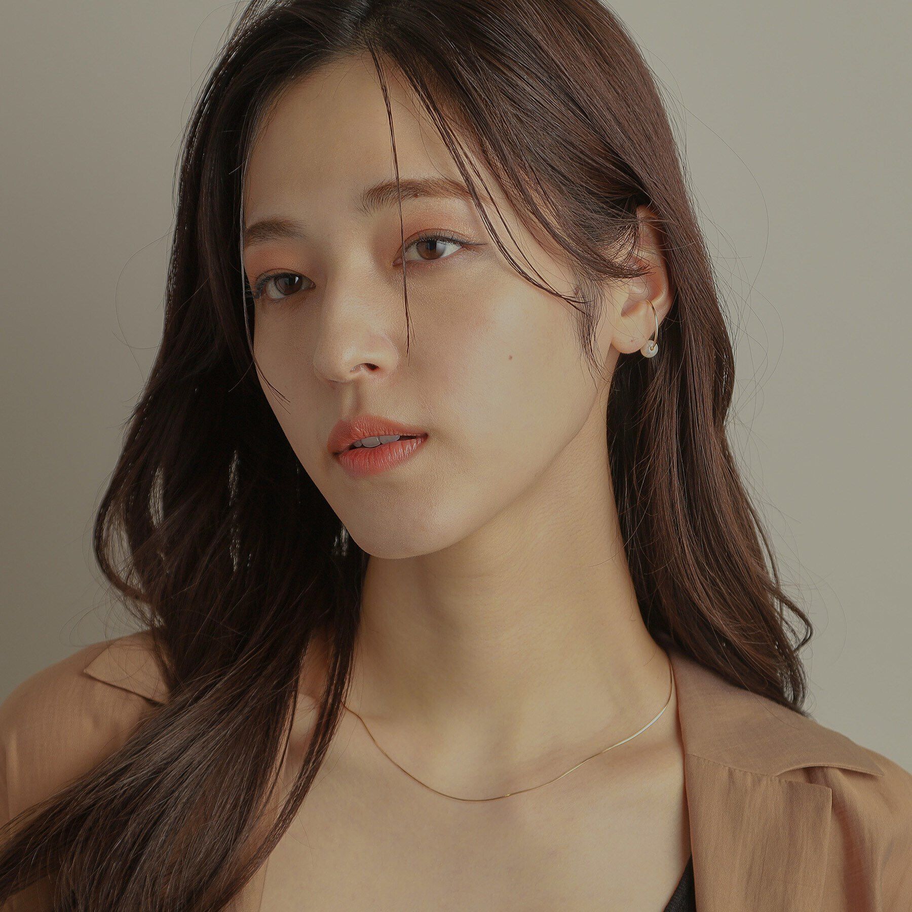 COCOSHNIK「K10パール フープ イヤーカフ（両耳用）」|イヤリング|