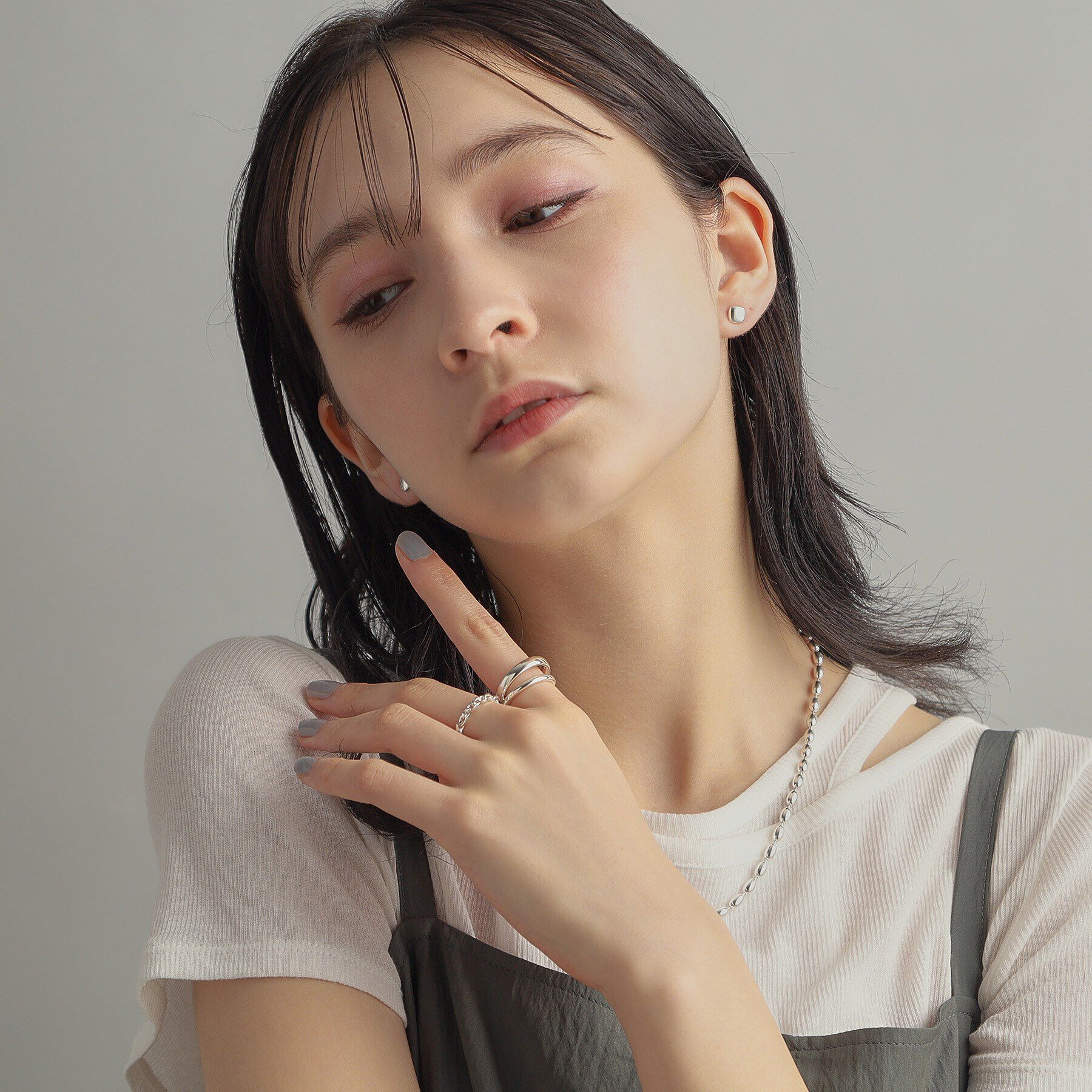 COCOSHNIK ONKITSCH「シルバー クッションシェイプ スタッドピアス」|ピアス|