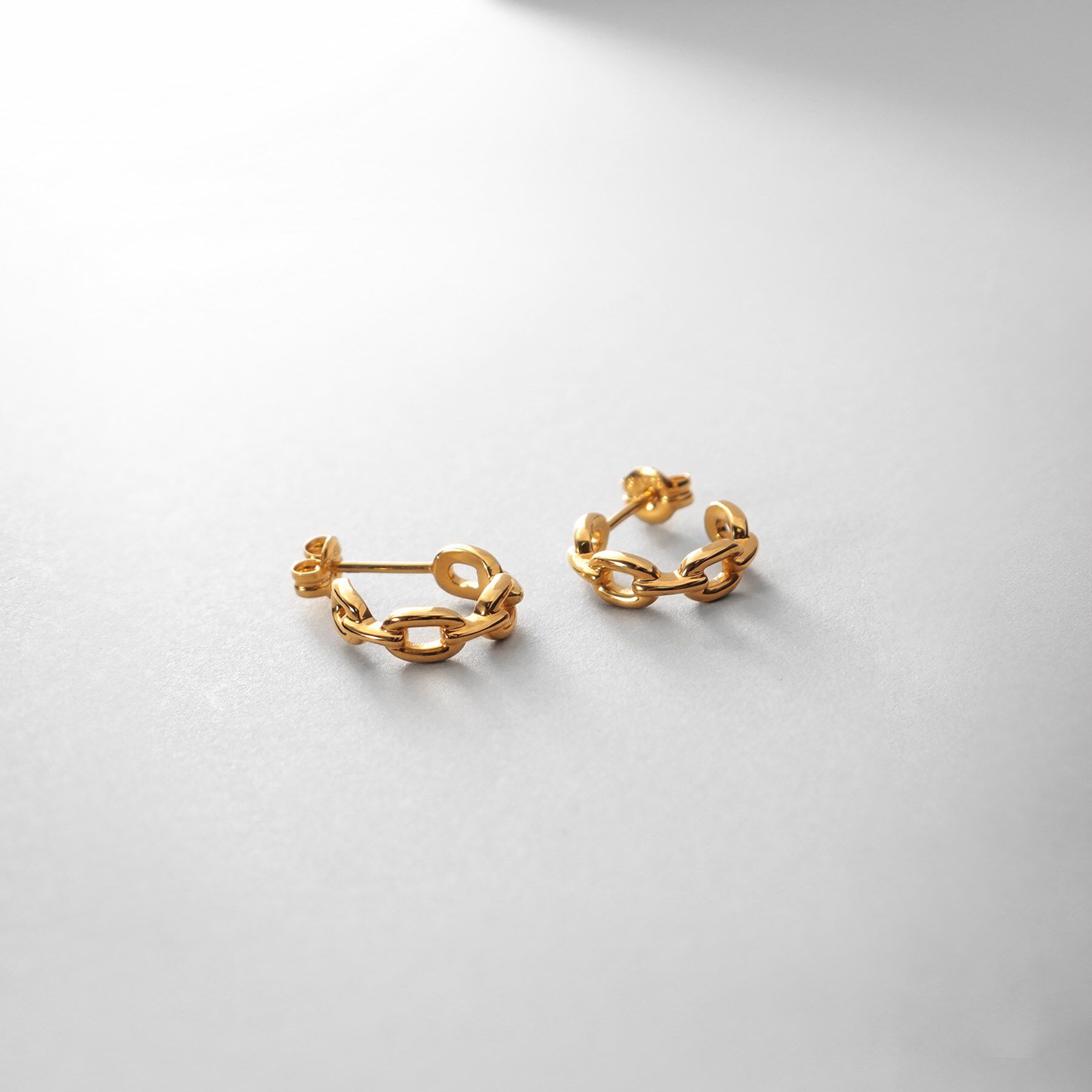 COCOSHNIK ONKITSCH「シルバー PCチェーンモチーフピアス GP」|ピアス|ゴールド(600)