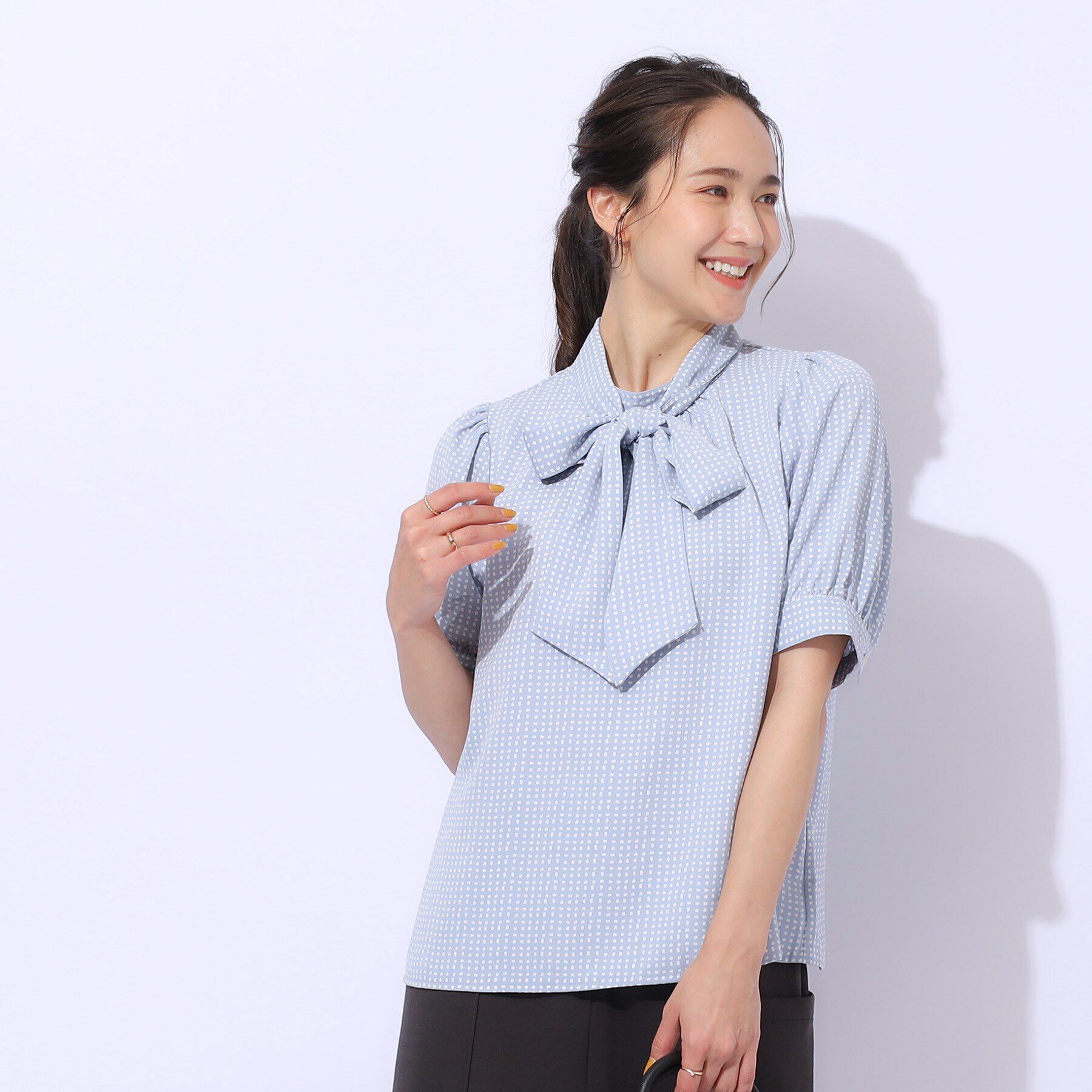 SHOO･LA･RUE「【2WAY/無理せずキレイ】リボンが華やかさをプラスする 5分袖ブラウス」|シャツ・ブラウス|