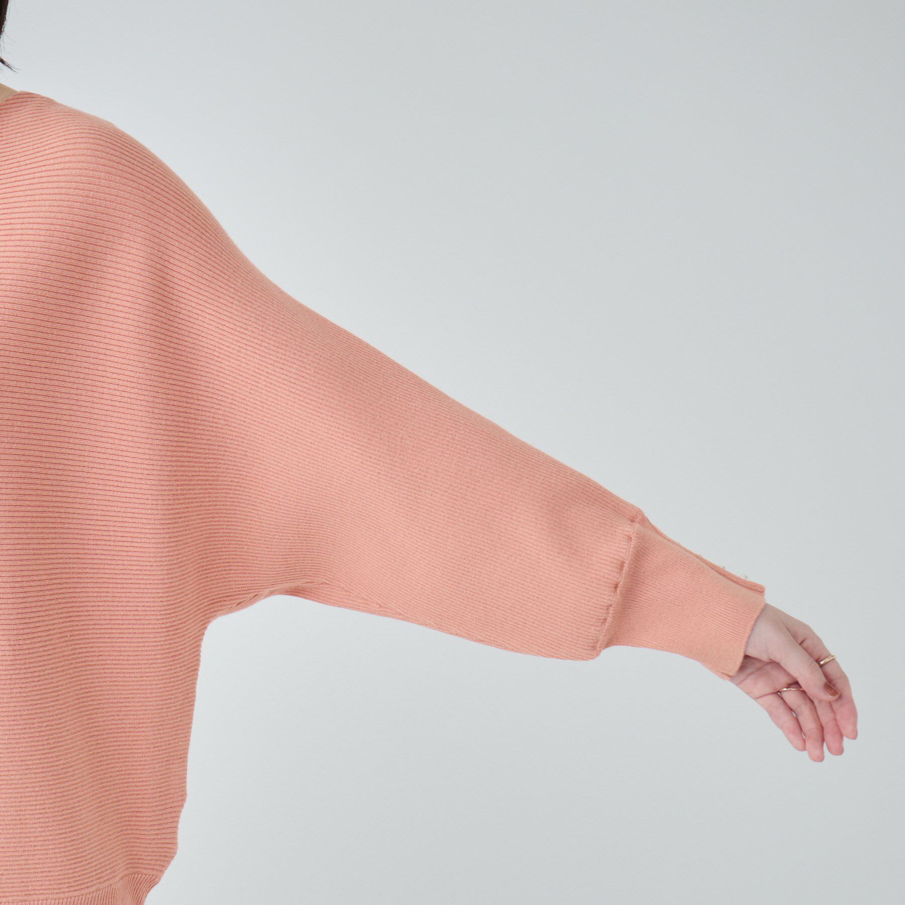 SHOO･LA･RUE「【高レビュー/洗える】優しく上品に リブドルマン お袖フェイクパールニット」|ニット・セーター|