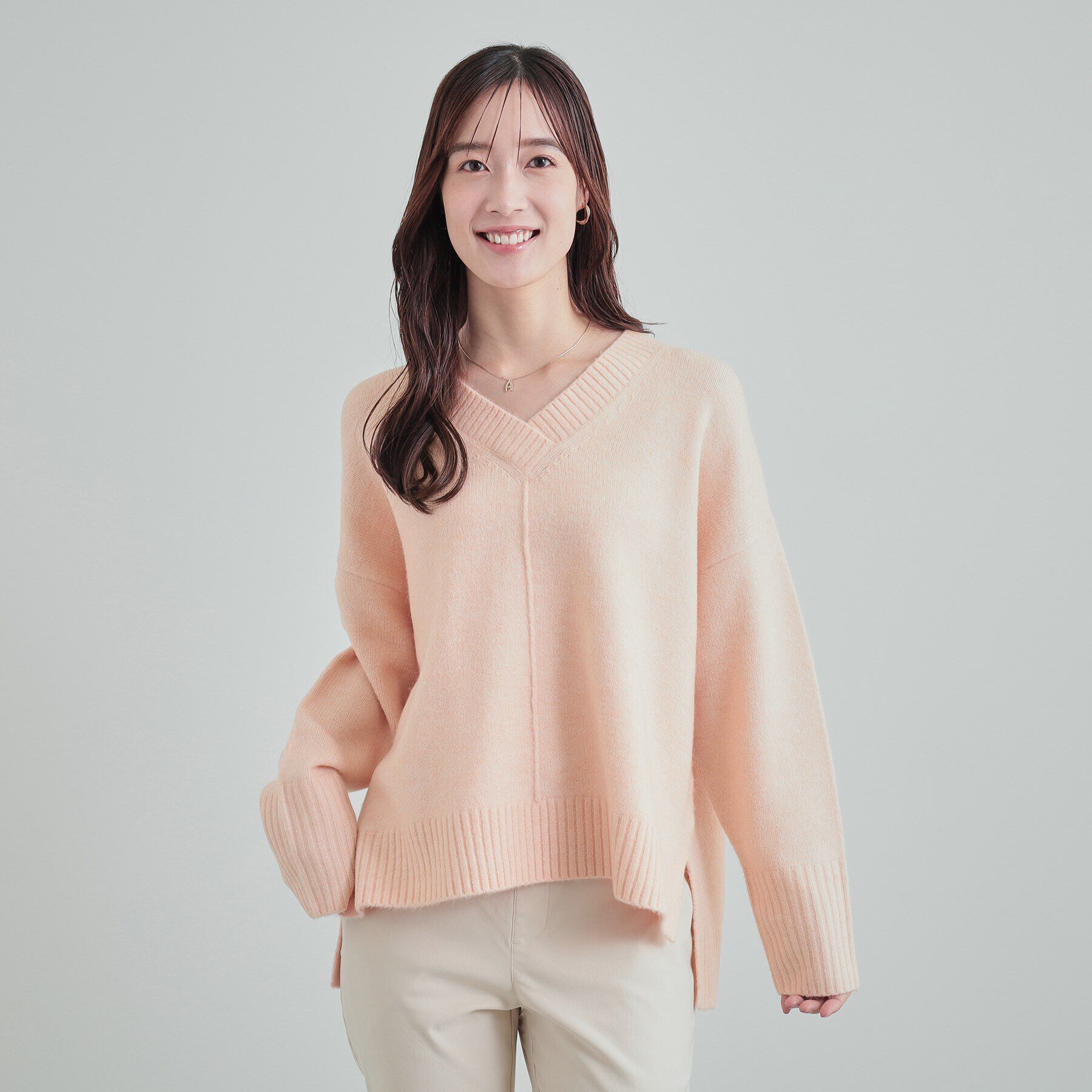 SHOO･LA･RUE「大人の余裕を醸し出す ふわふわ 深Vネックゆるニット」|ニット・セーター|