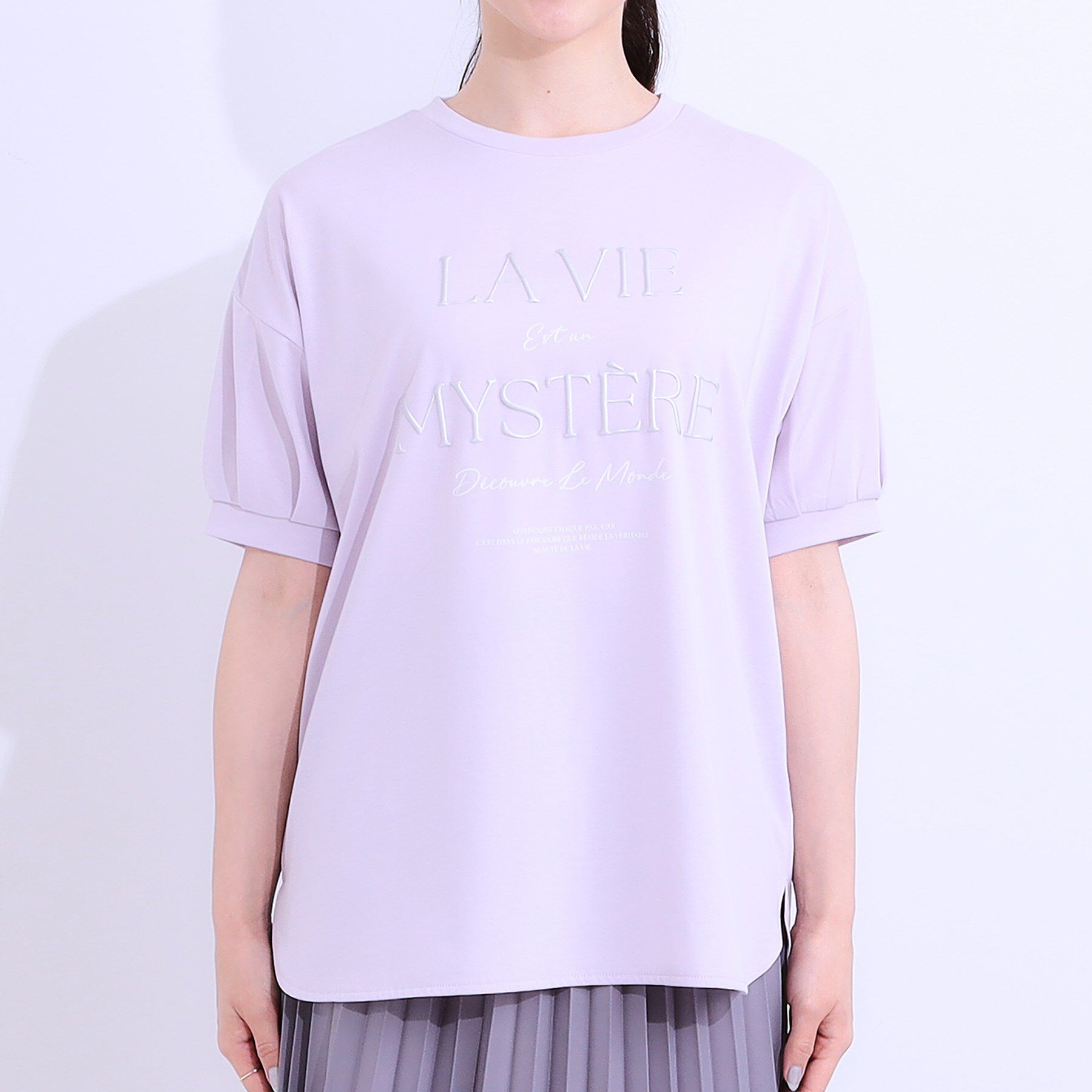 SHOO･LA･RUE「【S-LL/ひんやり/UV】ぷっくりラメプリントロゴTシャツ」|Tシャツ・カットソー|