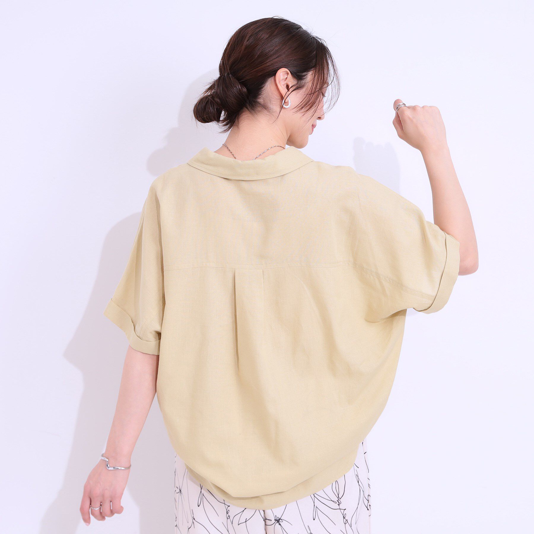 SHOO･LA･RUE「【S-LL/UV/接触冷感/抗菌防臭】体型を自然にカバー フレンチリネンブレンド襟付ドルマンシャツ」|シャツ・ブラウス|
