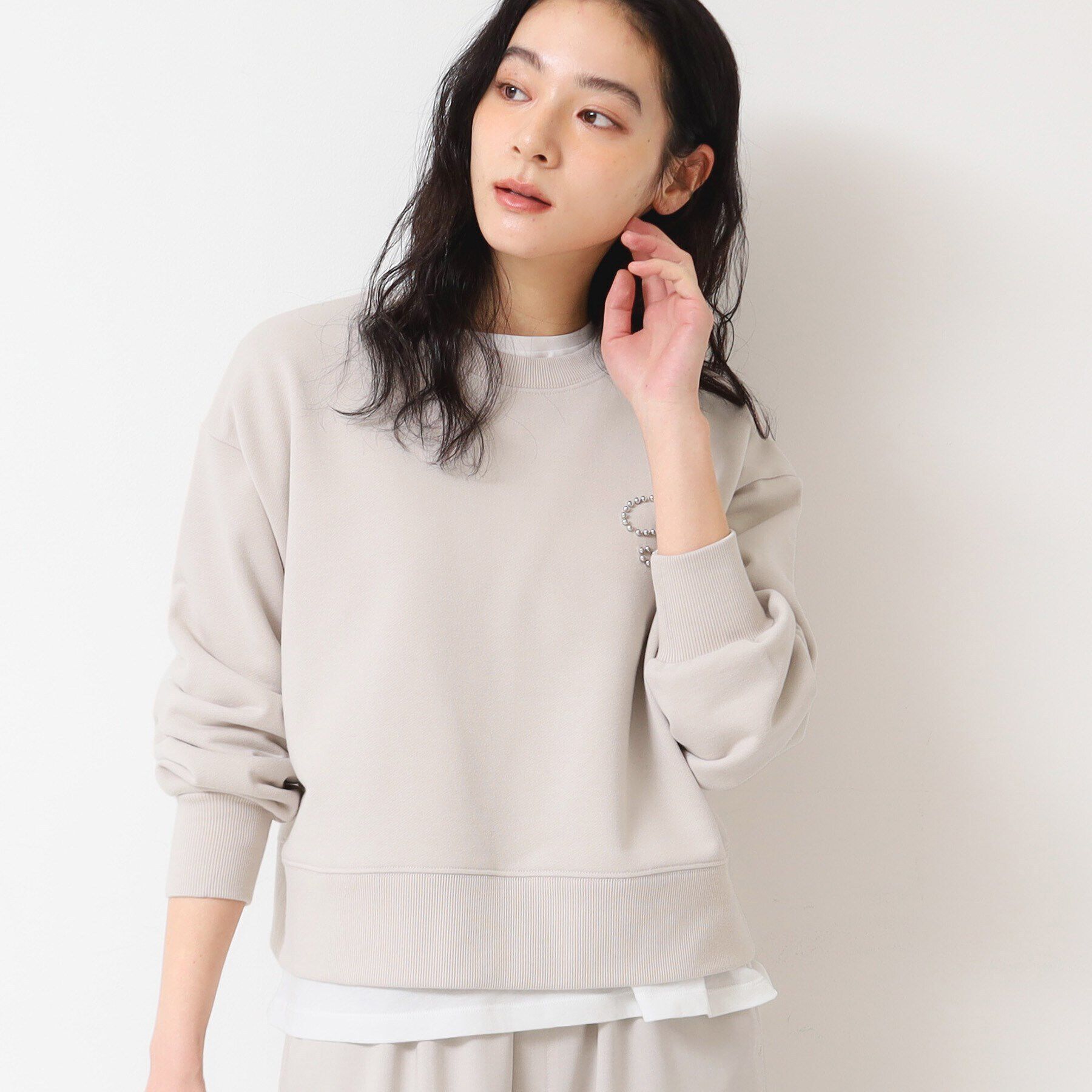 Dessin「【洗える】スタッズDマーク付きクロップド丈スウェット」|パーカー|