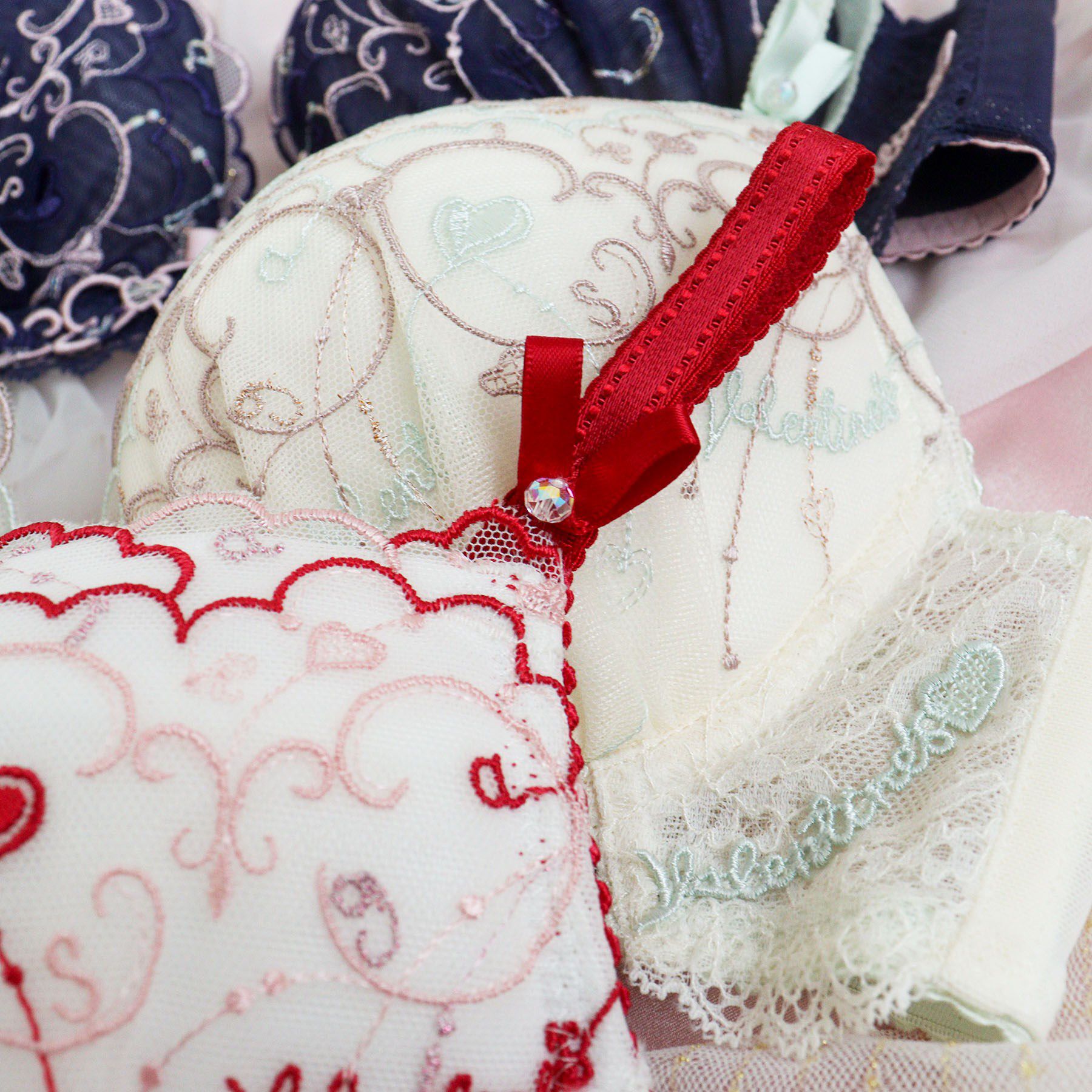 Risa Magli「ヘルティー ブラジャー (B-C) ＜リサマリミラクル谷間ブラ＞」|インナー|