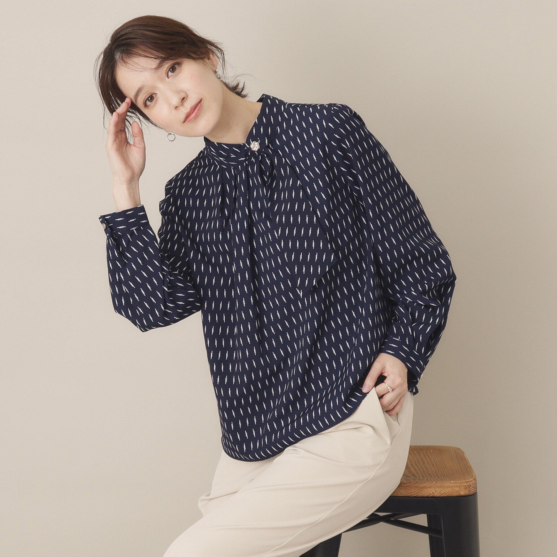 ITS&rsquo;DEMO「【通勤／手洗い可】幾何柄ボウタイブラウス」|シャツ・ブラウス|