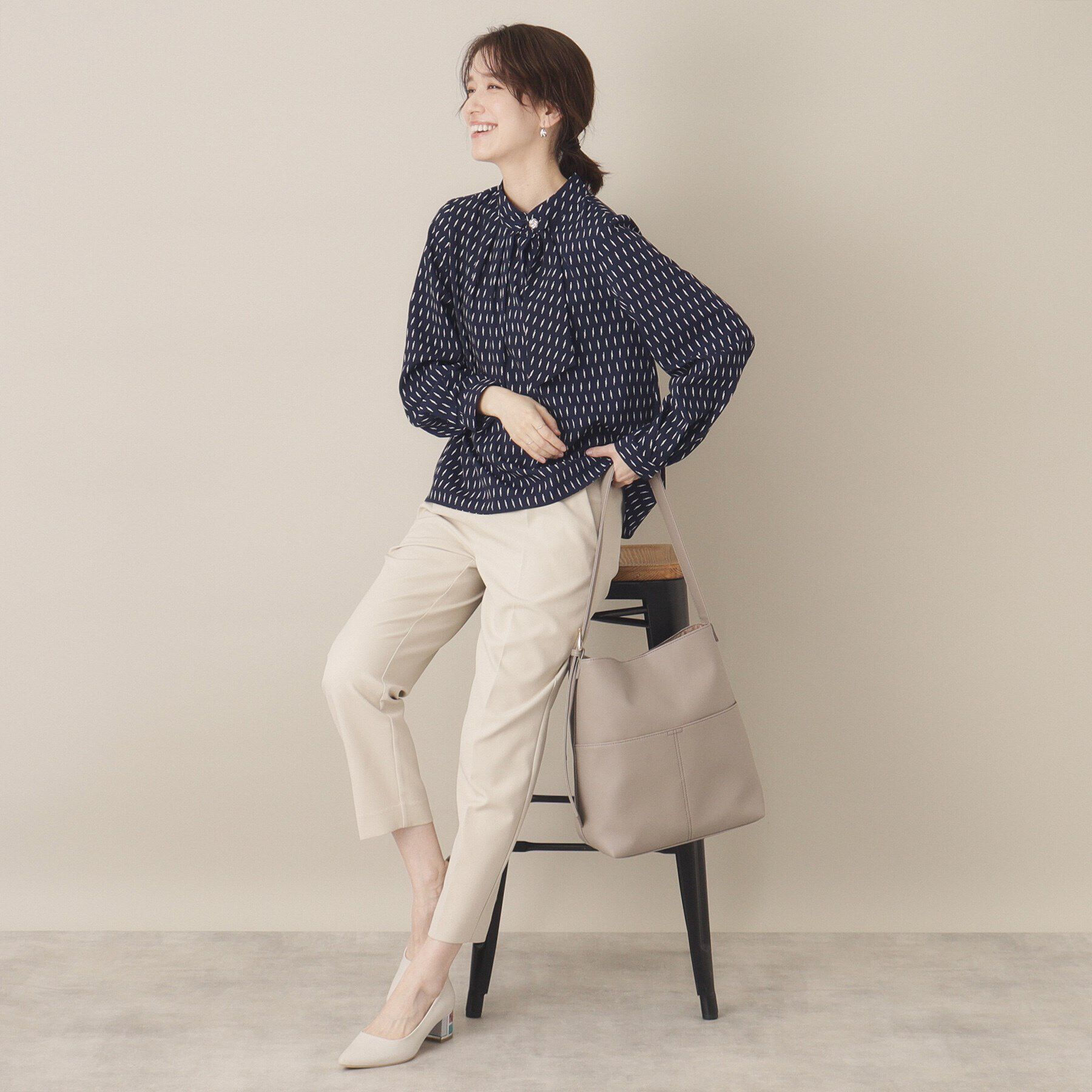 ITS&rsquo;DEMO「【通勤／手洗い可】幾何柄ボウタイブラウス」|シャツ・ブラウス|