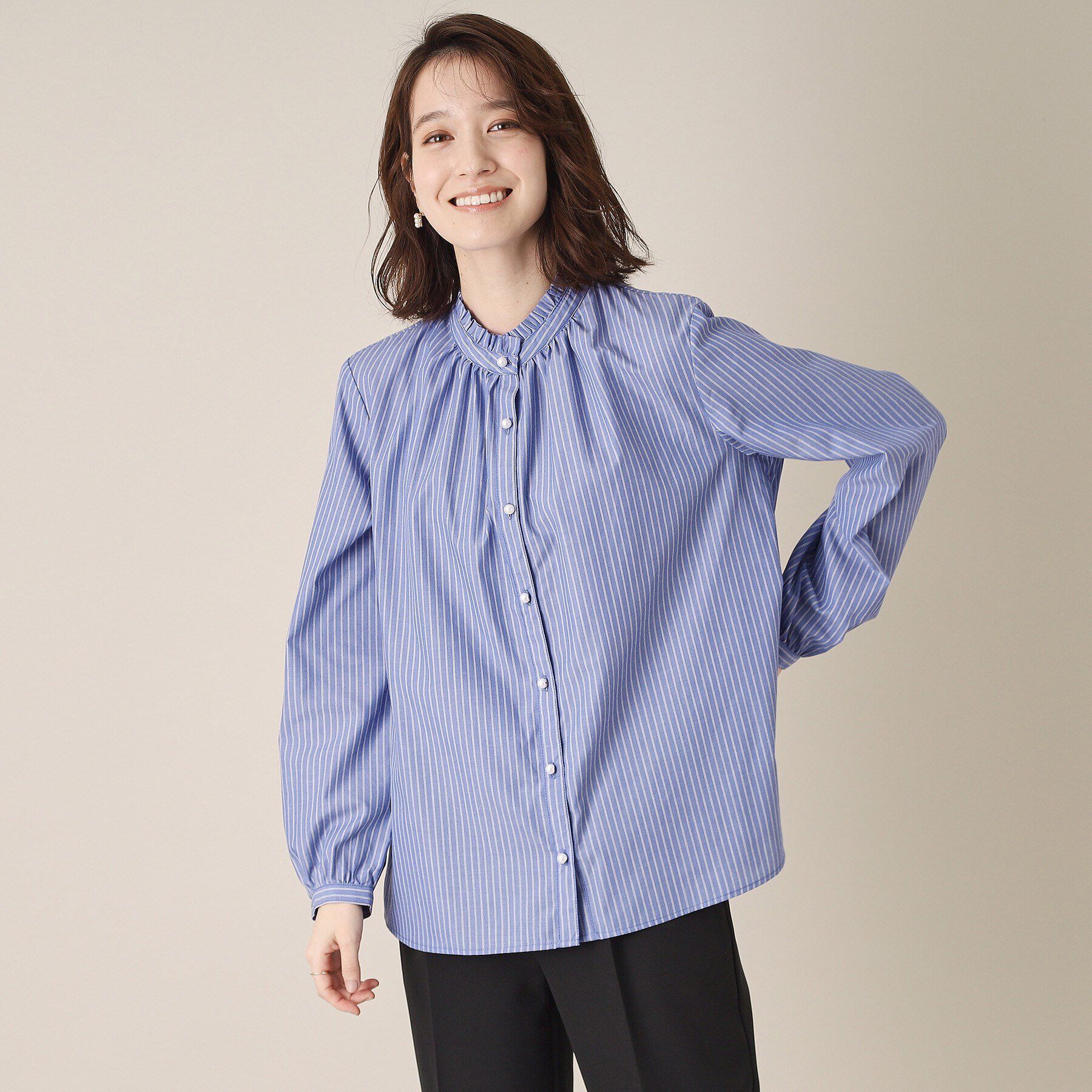 ITS&rsquo;DEMO「【通勤／手洗い可】パール調ボタン前開きブラウス」|シャツ・ブラウス|