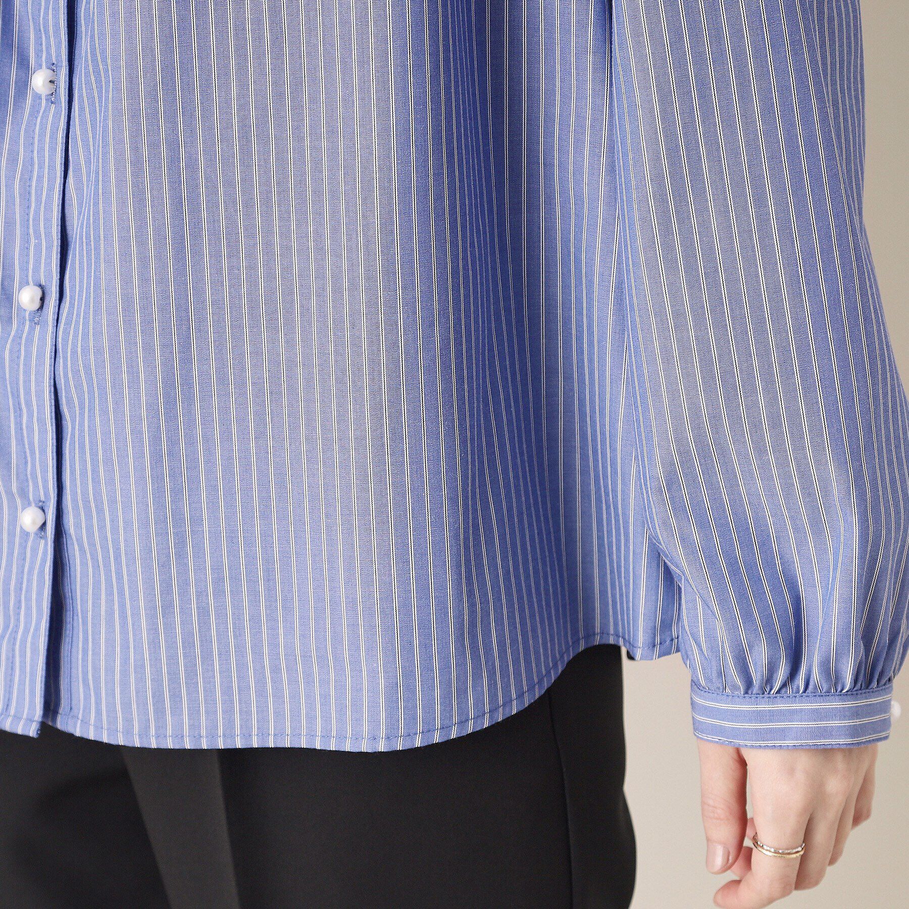 ITS&rsquo;DEMO「【通勤／手洗い可】パール調ボタン前開きブラウス」|シャツ・ブラウス|