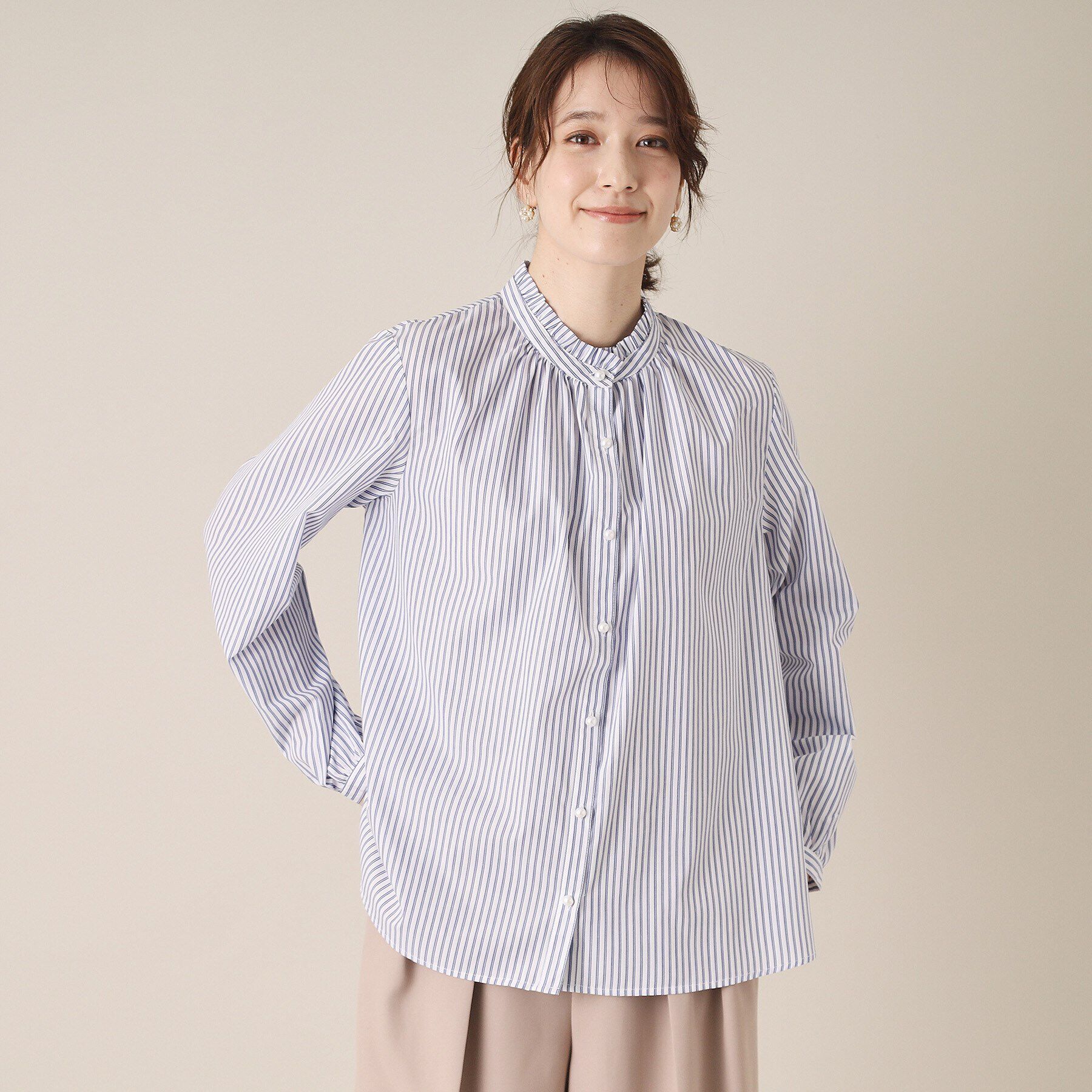 ITS&rsquo;DEMO「【通勤／手洗い可】パール調ボタン前開きブラウス」|シャツ・ブラウス|