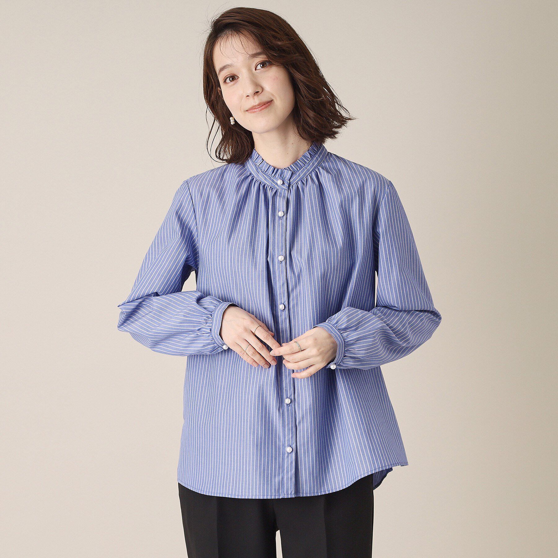 ITS&rsquo;DEMO「【通勤／手洗い可】パール調ボタン前開きブラウス」|シャツ・ブラウス|ブルー(392)
