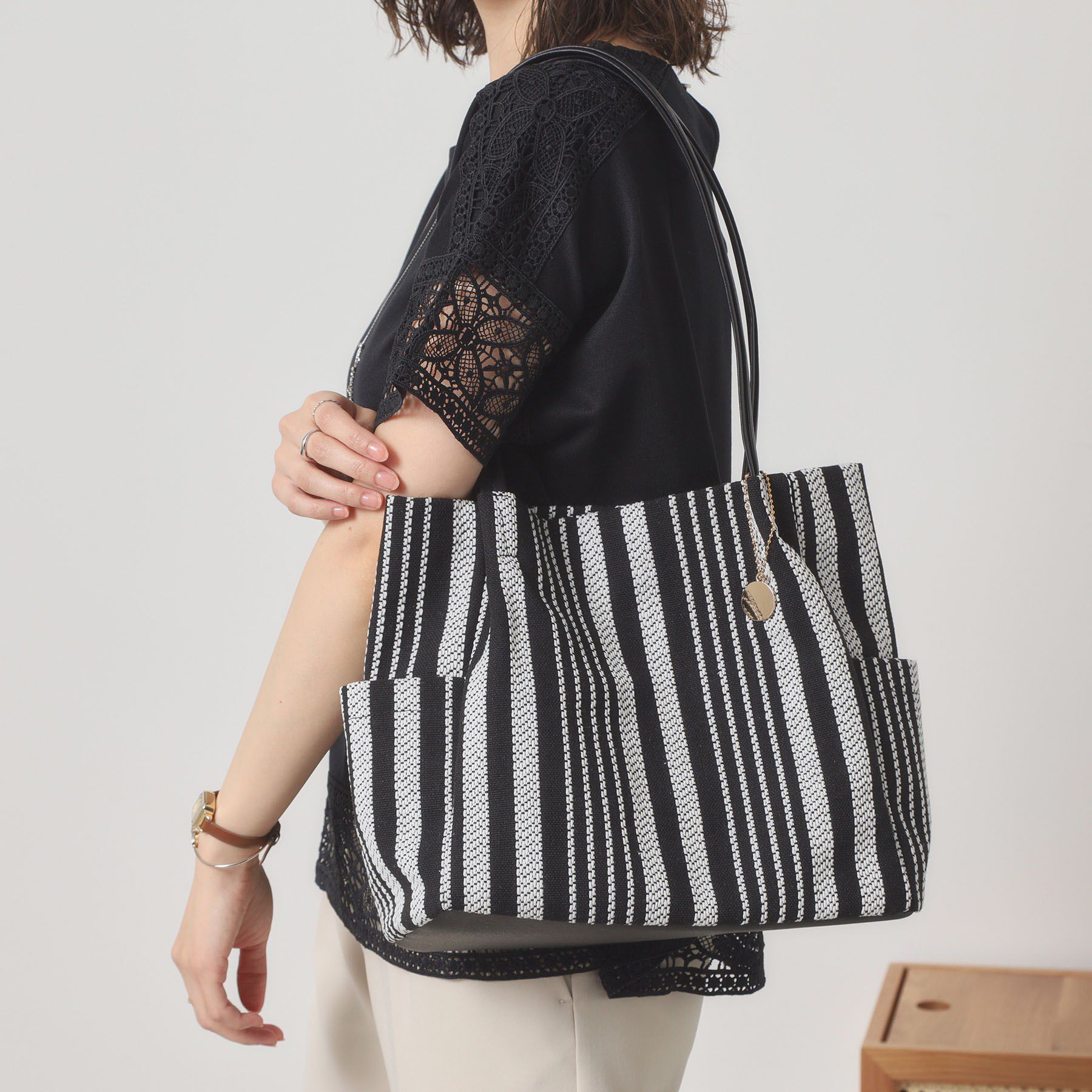 ITS&rsquo;DEMO「【A4対応】ストライプタックトート」|トートバッグ|ブラック(319)