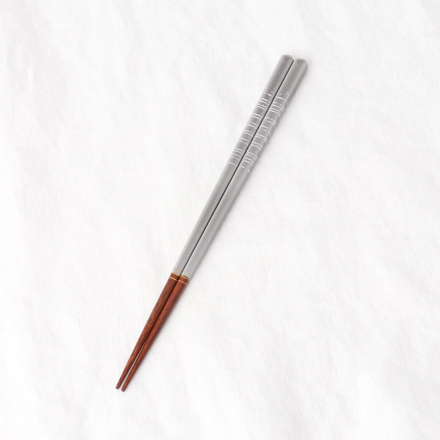 212 KITCHEN STORE「桐箱入り 箸・箸置きセット 波の光 23cm」|食器・キッチングッズ|