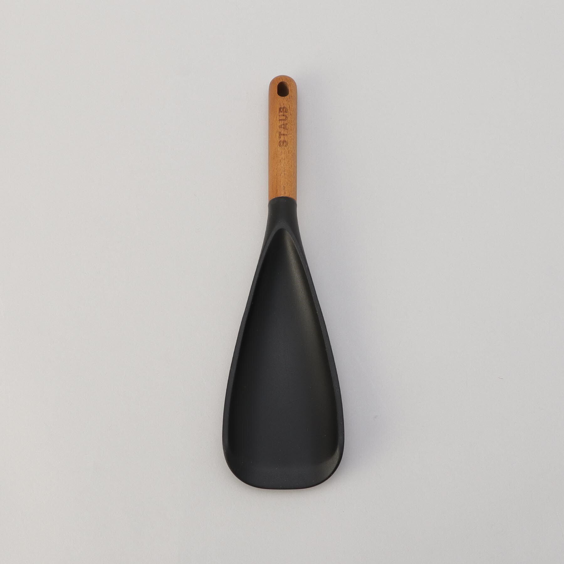 212 KITCHEN STORE「50thアニバーサリーセット　ラウンド22cm・トリベットスプーン カンパーニュ ＜STAUB スト」|食器・キッチングッズ|