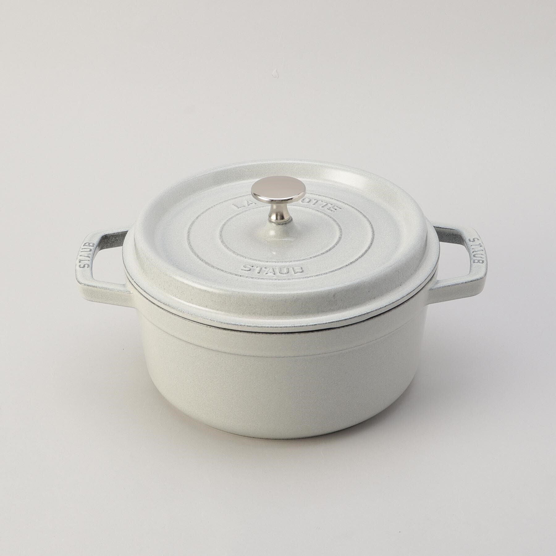 212 KITCHEN STORE「50thアニバーサリーセット　ラウンド22cm・トリベットスプーン カンパーニュ ＜STAUB スト」|食器・キッチングッズ|