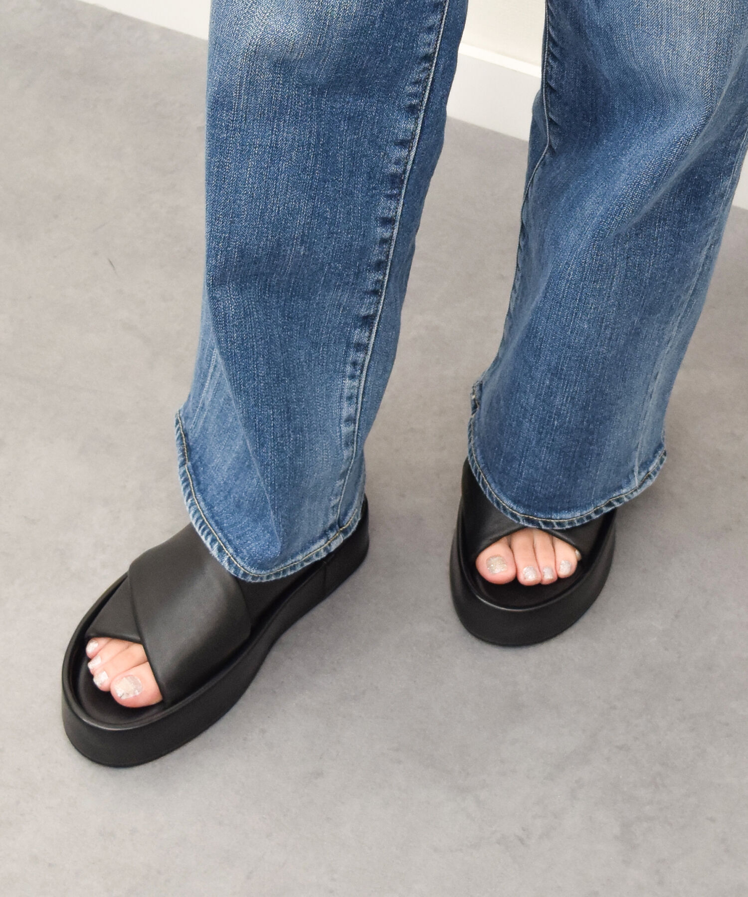 IMPORT SELECT「【JVAM】パフィークロスベルト厚底サンダル(E52125)」|サンダル|BL