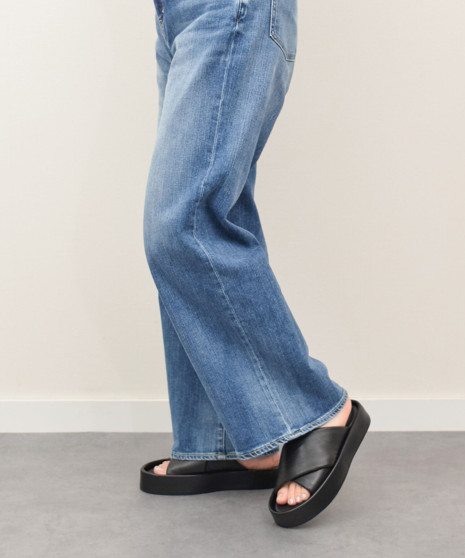 IMPORT SELECT「【JVAM】パフィークロスベルト厚底サンダル(E52125)」|サンダル|