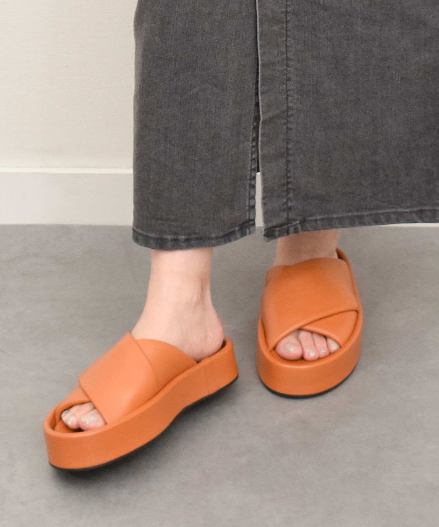 IMPORT SELECT「【JVAM】パフィークロスベルト厚底サンダル(E52125)」|サンダル|CM