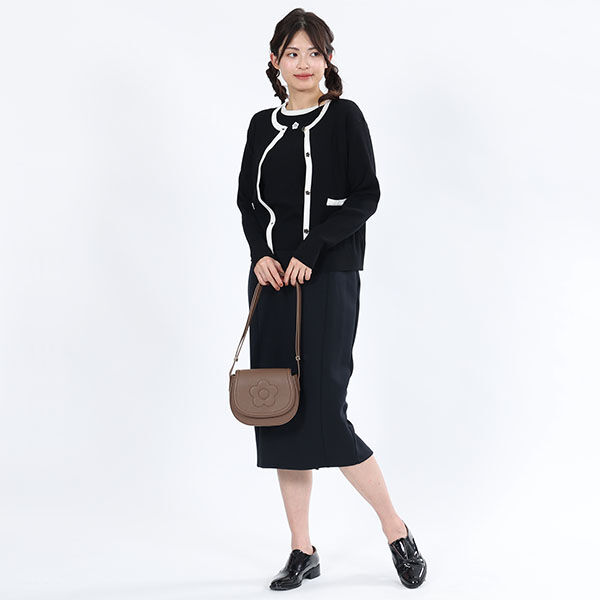 MARY QUANT「シュリンクデイジーエンボス ショルダー」|ショルダー・メッセンジャー|