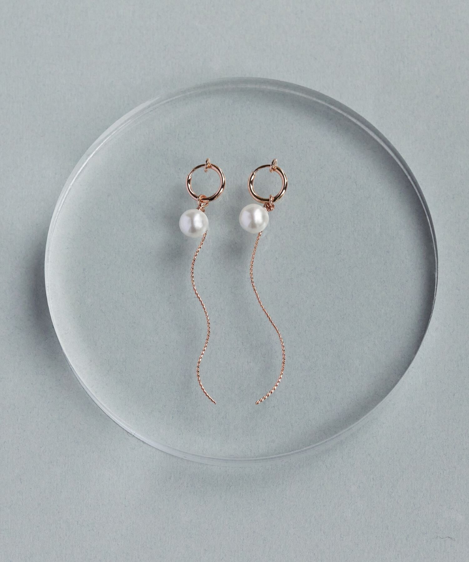 Phoebe「シェルパールスウィングイヤリング　ローズゴールド」|イヤリング|