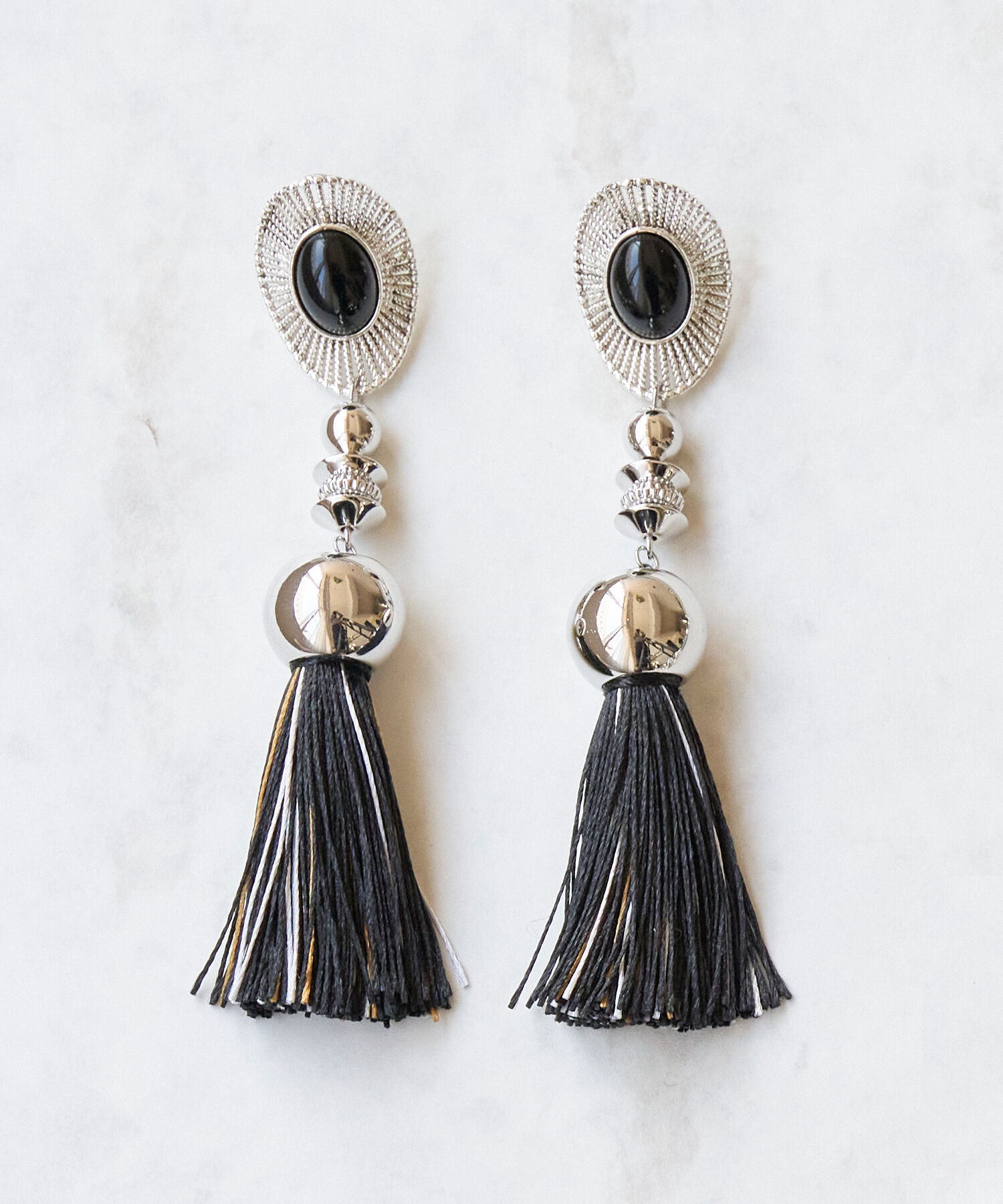 Phoebe+「【amplis】ellipse tasselイヤリング ブラック」|イヤリング|