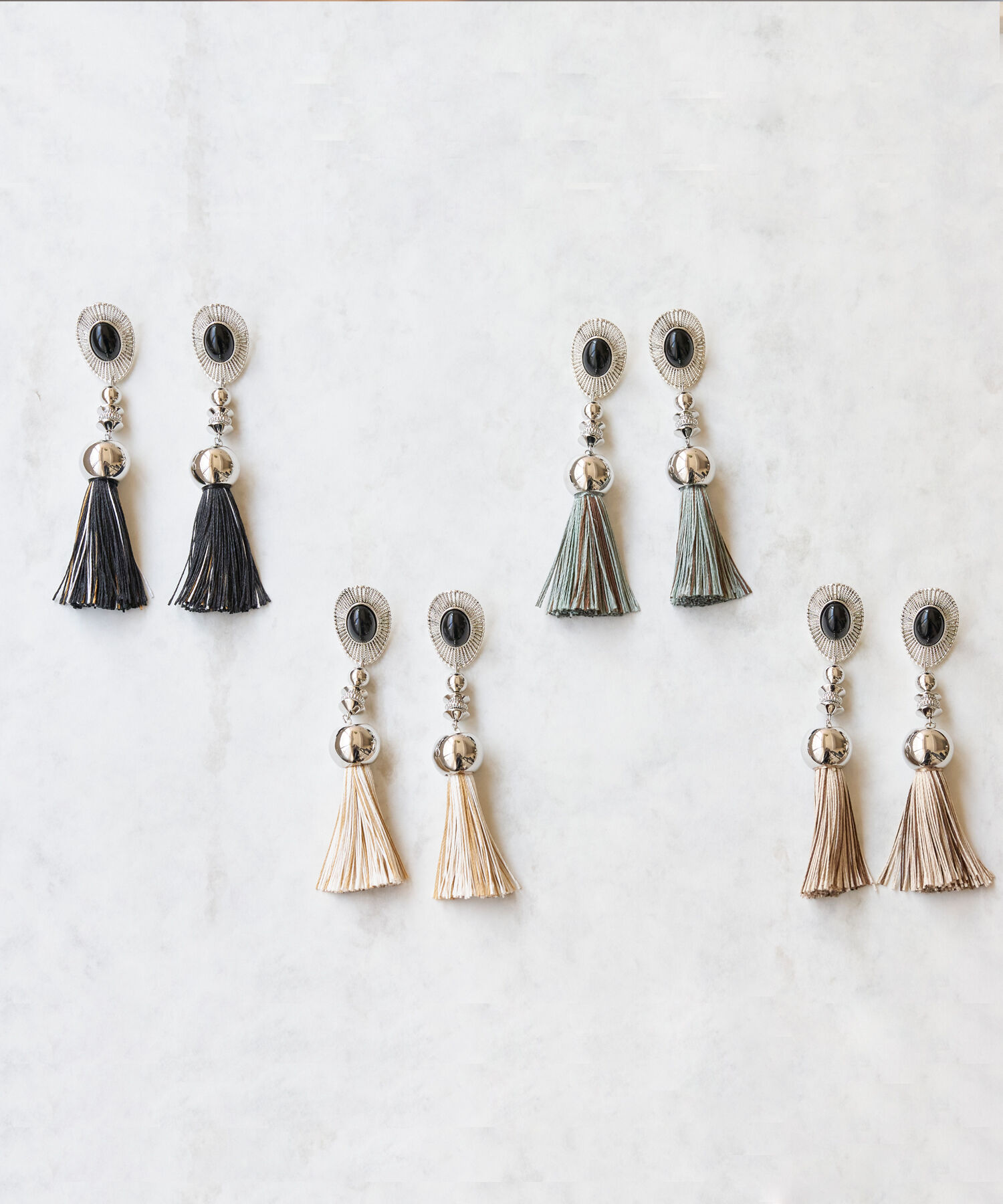 Phoebe+「【amplis】ellipse tasselイヤリング ブラック」|イヤリング|