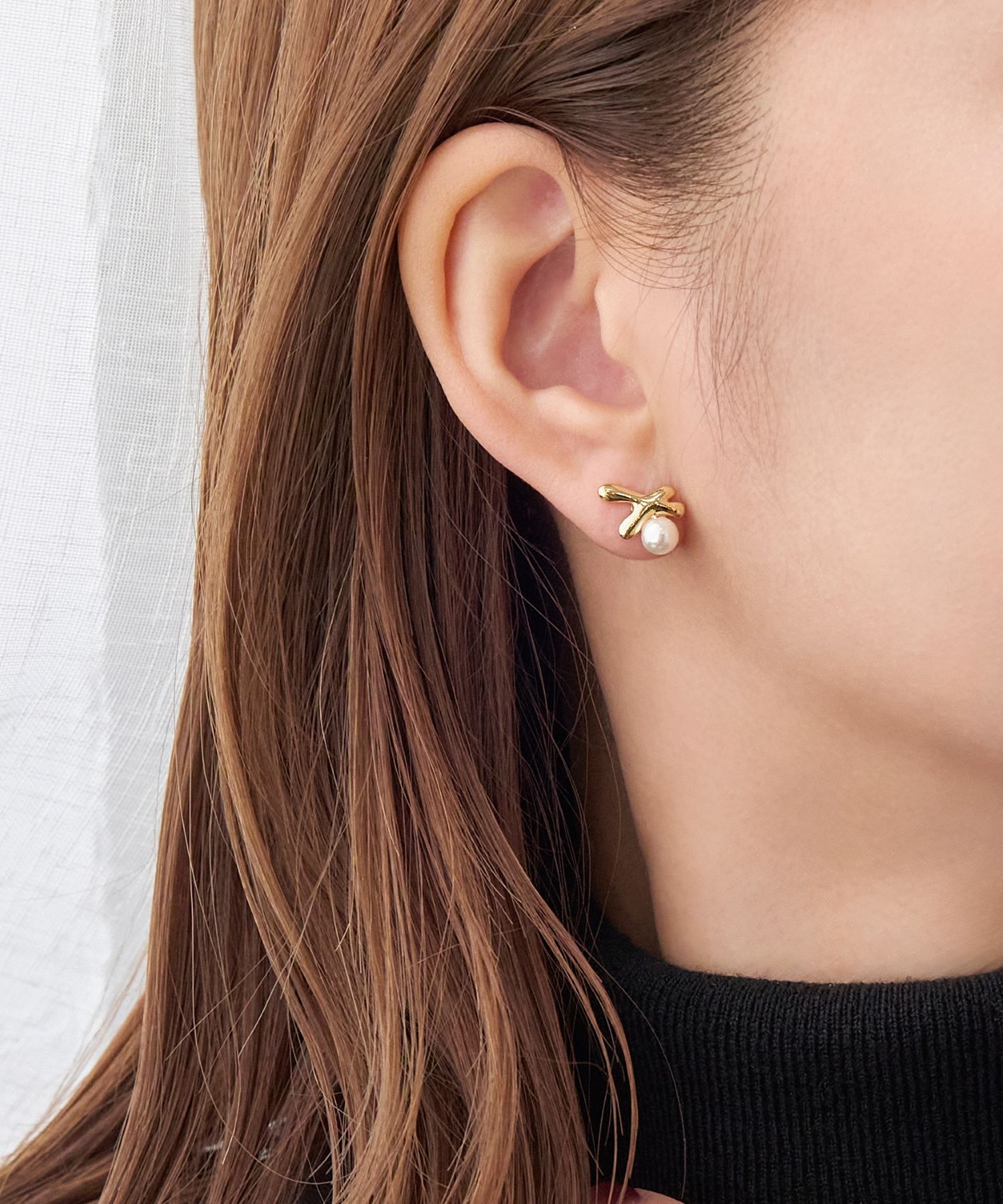 Phoebe「ハンドライトメタルパールピアス」|ピアス|