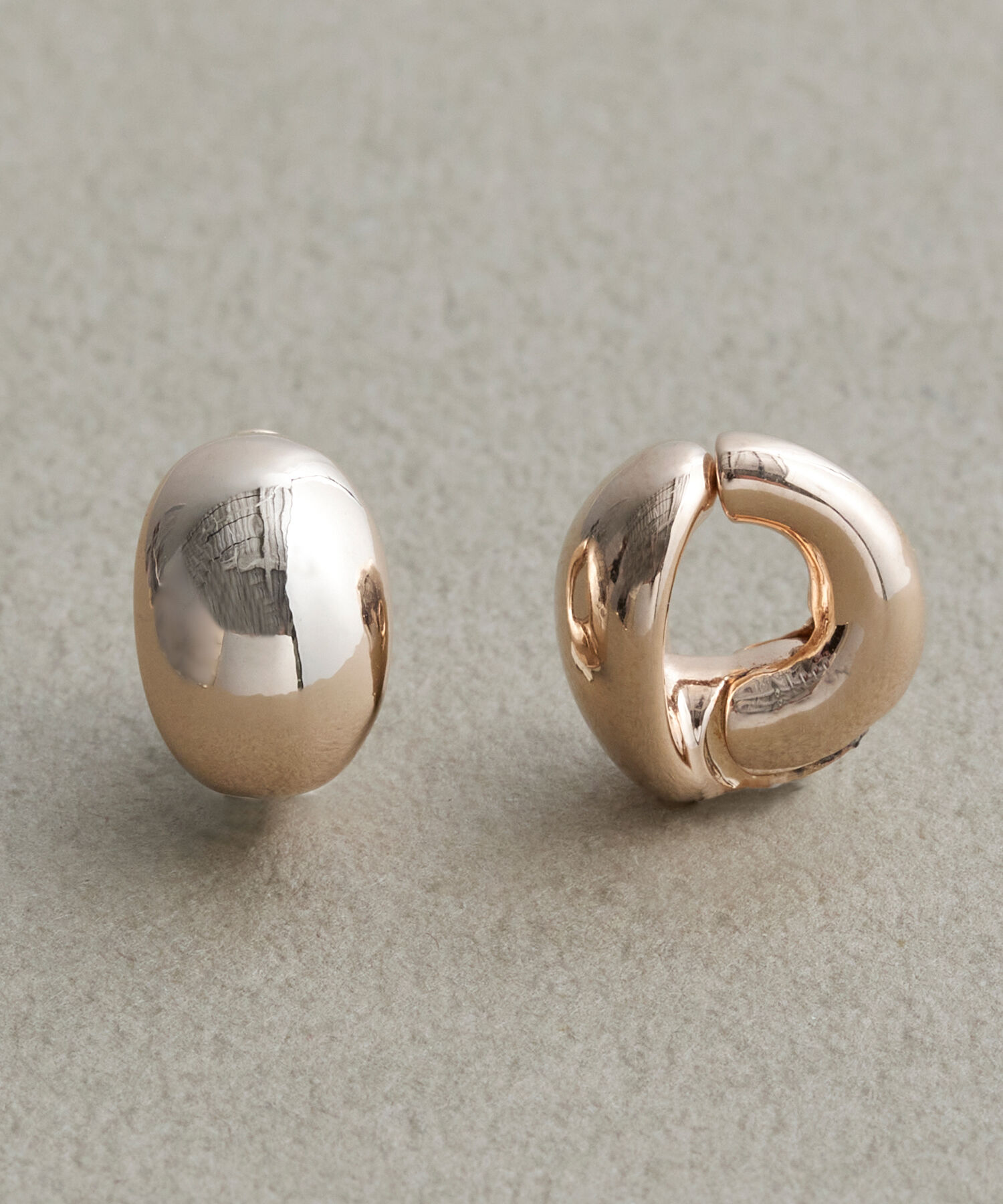 Phoebe「【金属アレルギー対応】オーバルフープスナップイヤリング　シャンパンゴールド」|イヤリング|