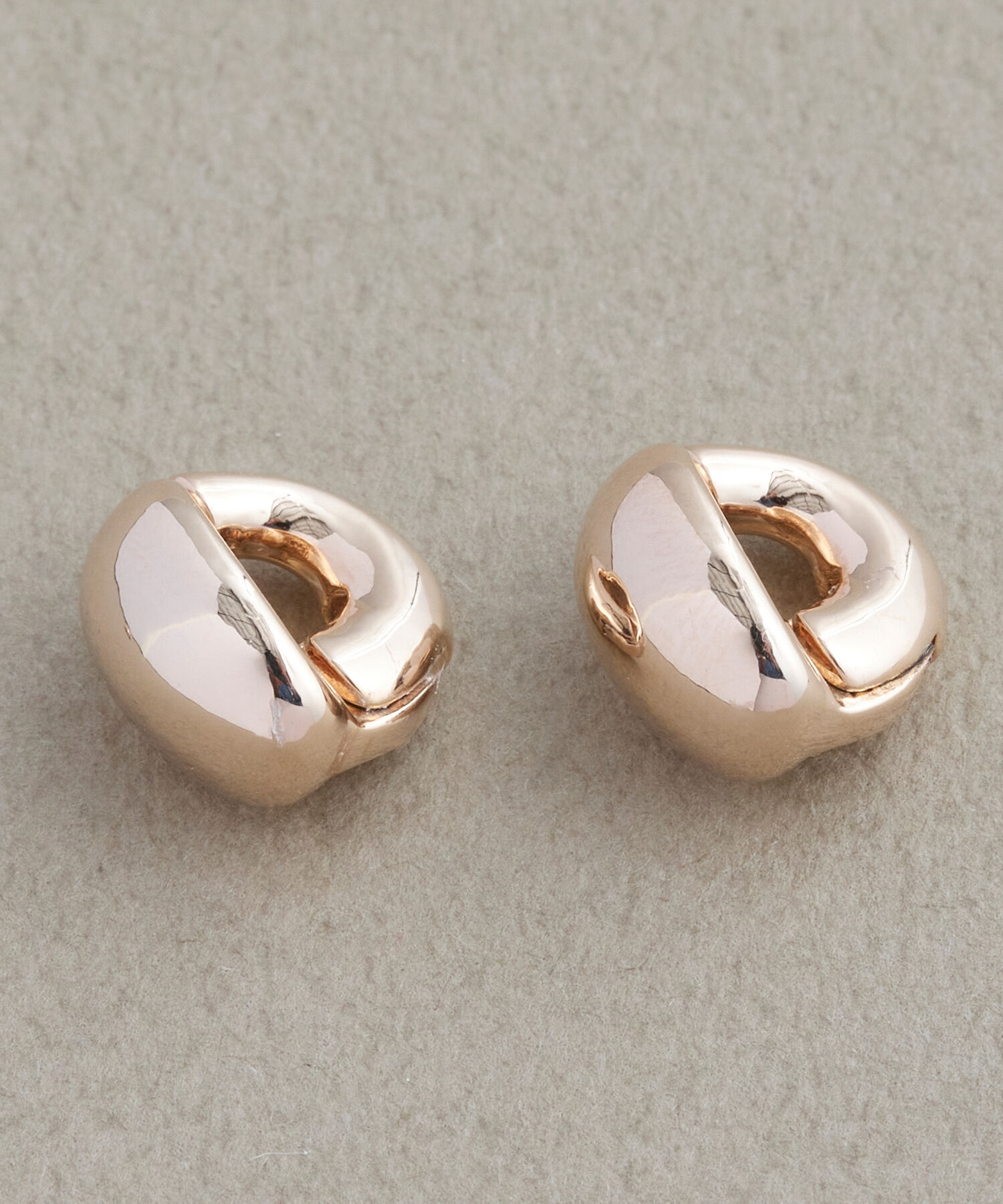 Phoebe「【金属アレルギー対応】オーバルフープスナップイヤリング　シャンパンゴールド」|イヤリング|