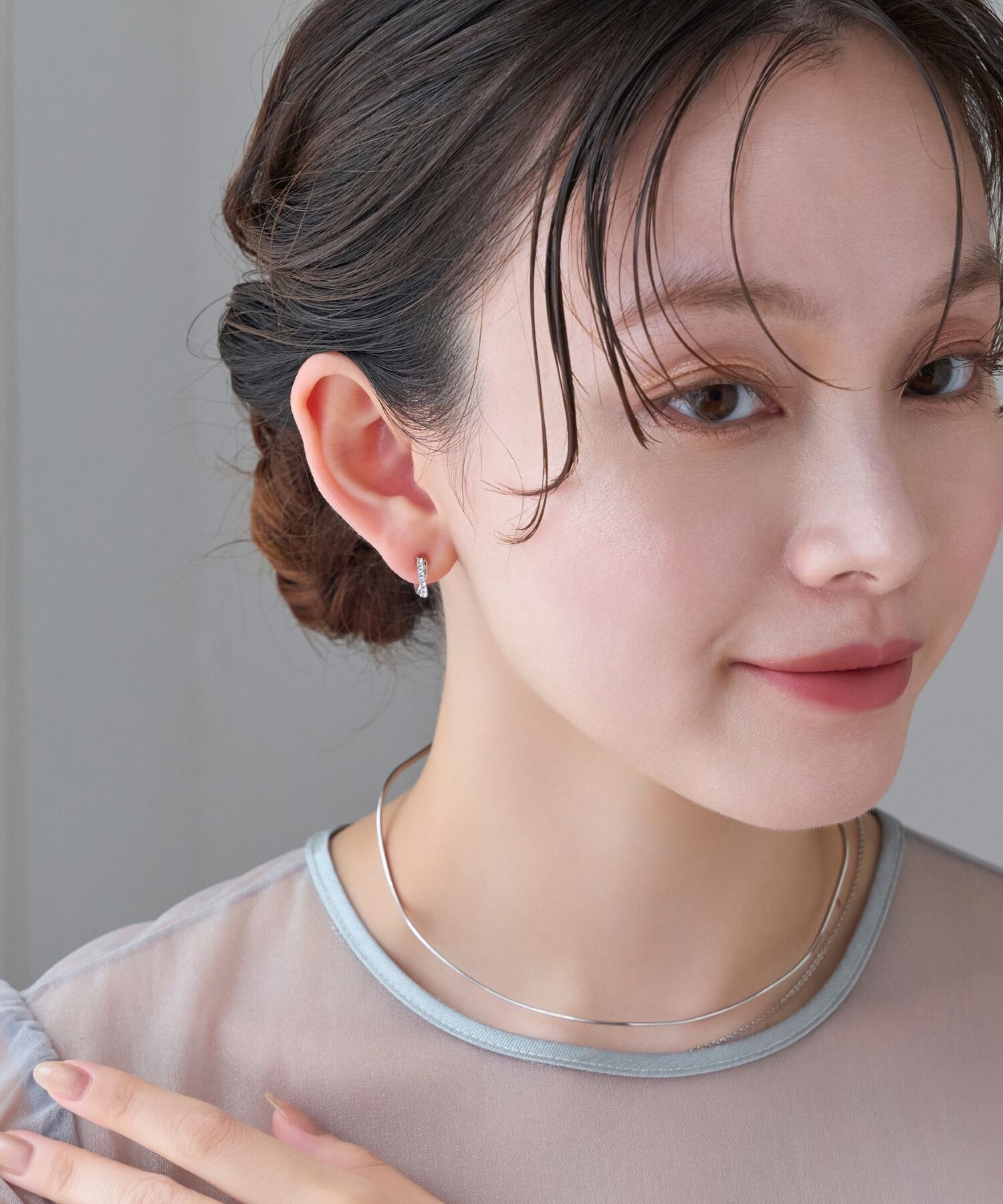 Phoebe「【金属アレルギー対応】クロスフープビジューセラミックピアス　シルバー」|ピアス|