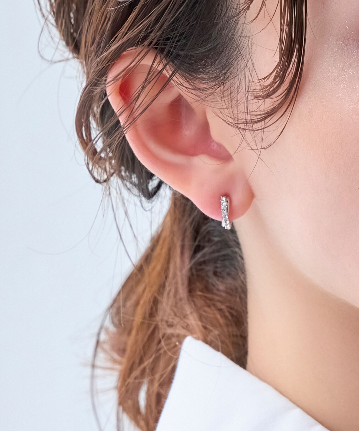 Phoebe「【金属アレルギー対応】クロスフープビジューセラミックピアス　シルバー」|ピアス|